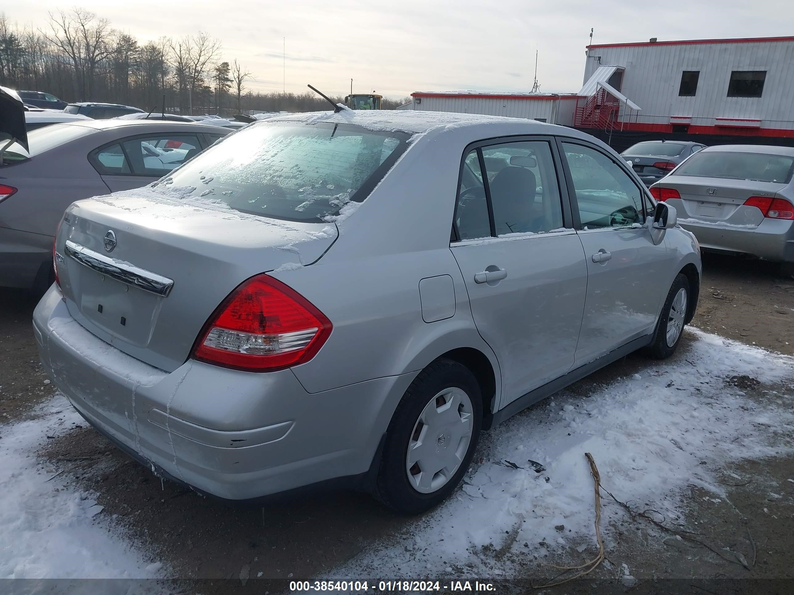 Photo 3 VIN: 3N1BC11E68L378860 - NISSAN VERSA 