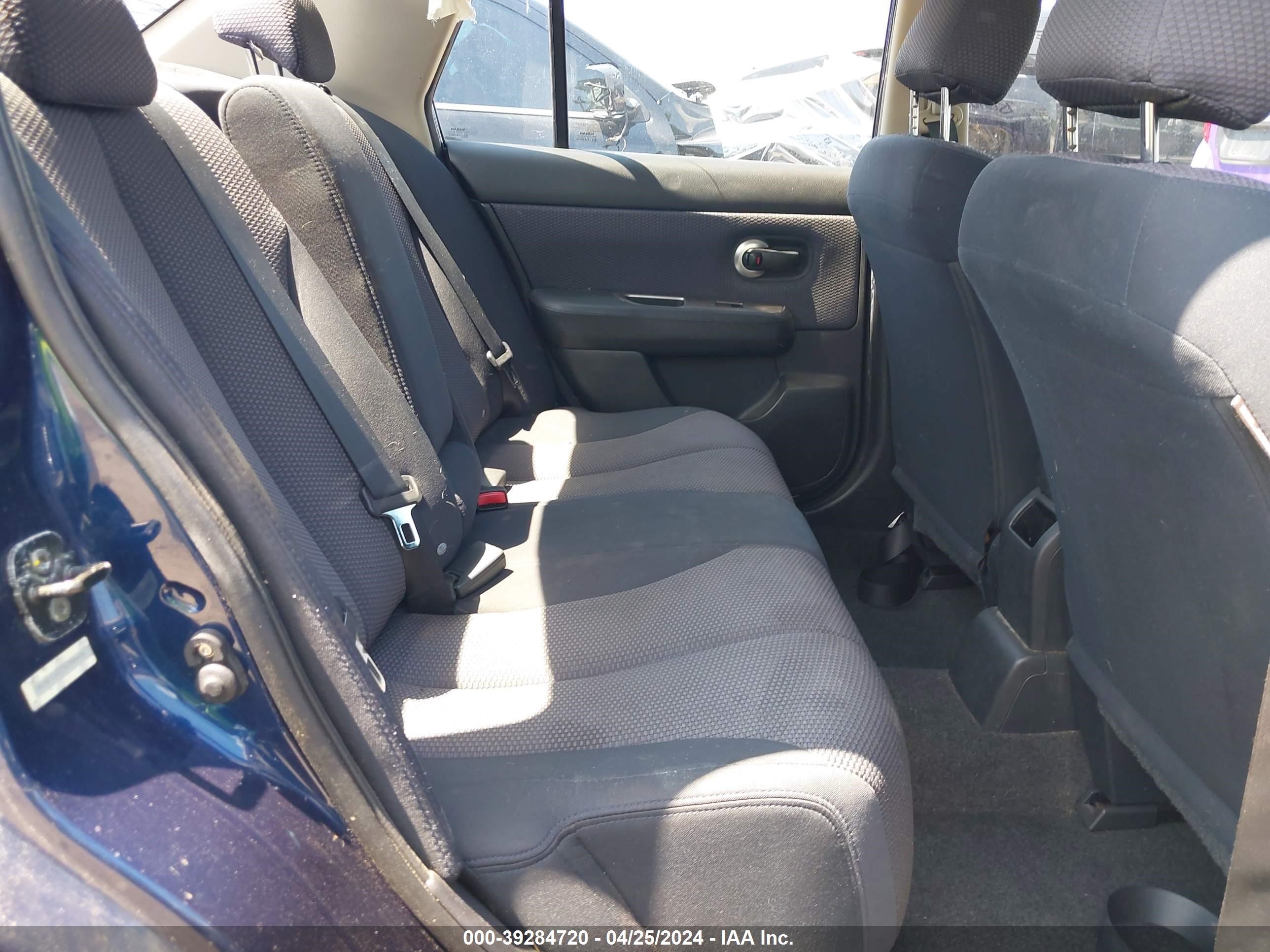 Photo 6 VIN: 3N1BC11E77L396606 - NISSAN VERSA 