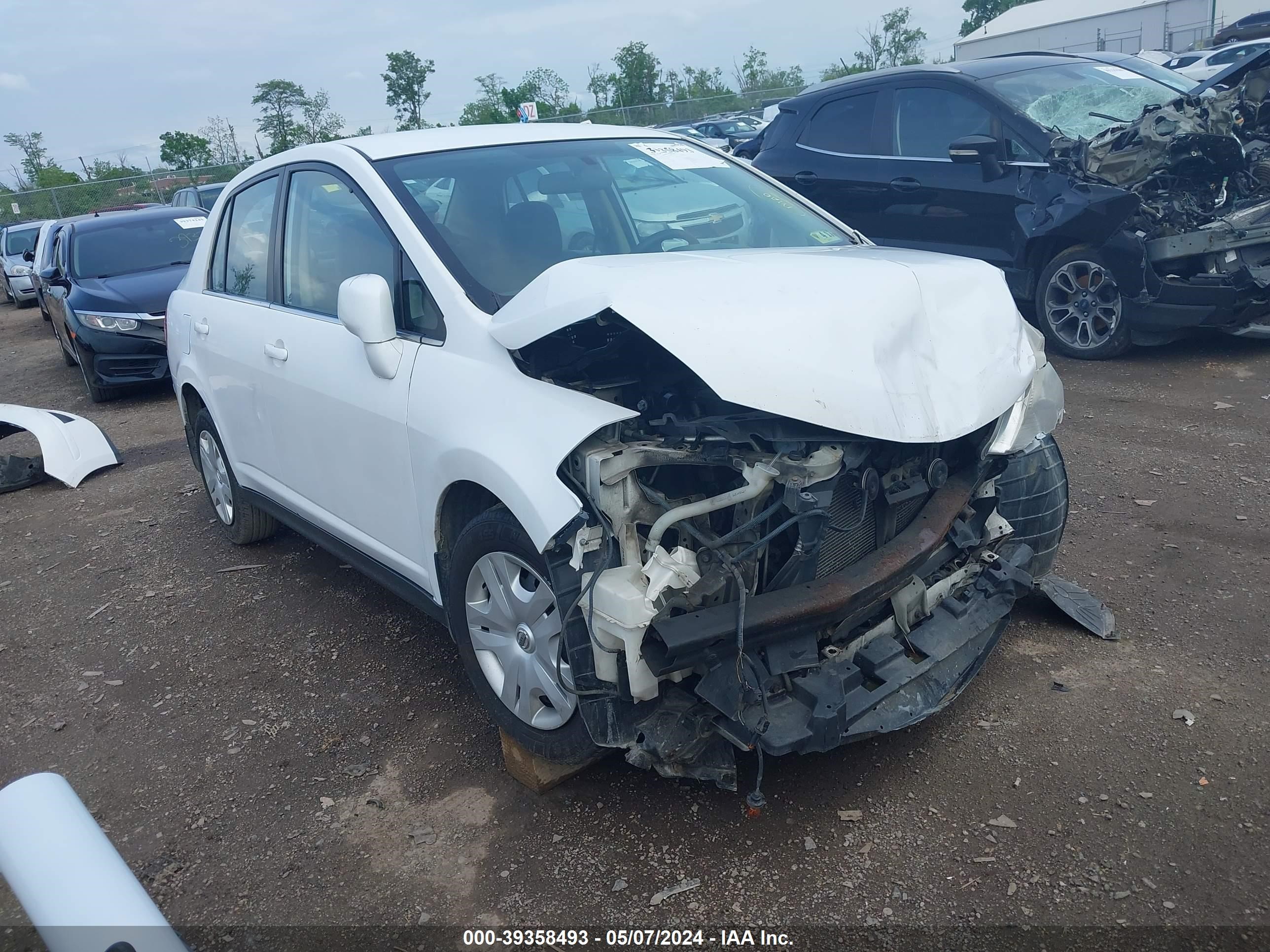 Photo 0 VIN: 3N1BC11E77L427787 - NISSAN VERSA 