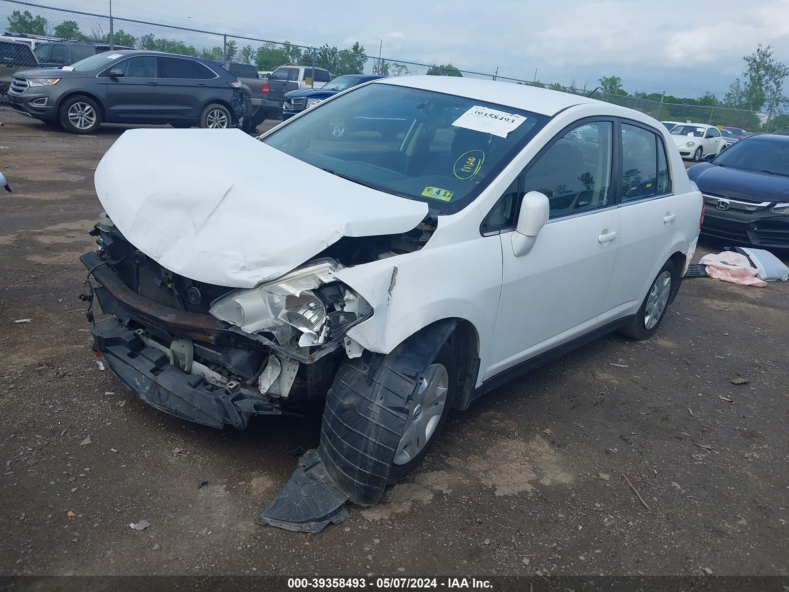 Photo 1 VIN: 3N1BC11E77L427787 - NISSAN VERSA 