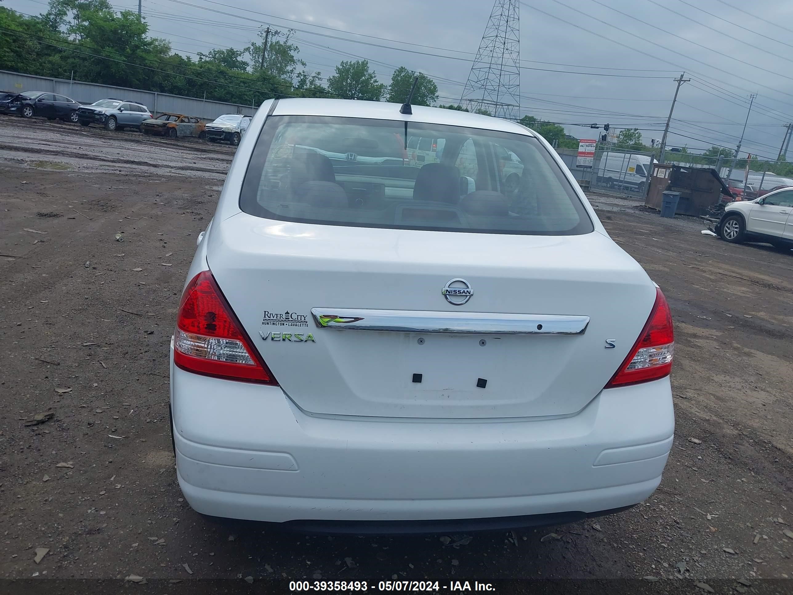 Photo 16 VIN: 3N1BC11E77L427787 - NISSAN VERSA 