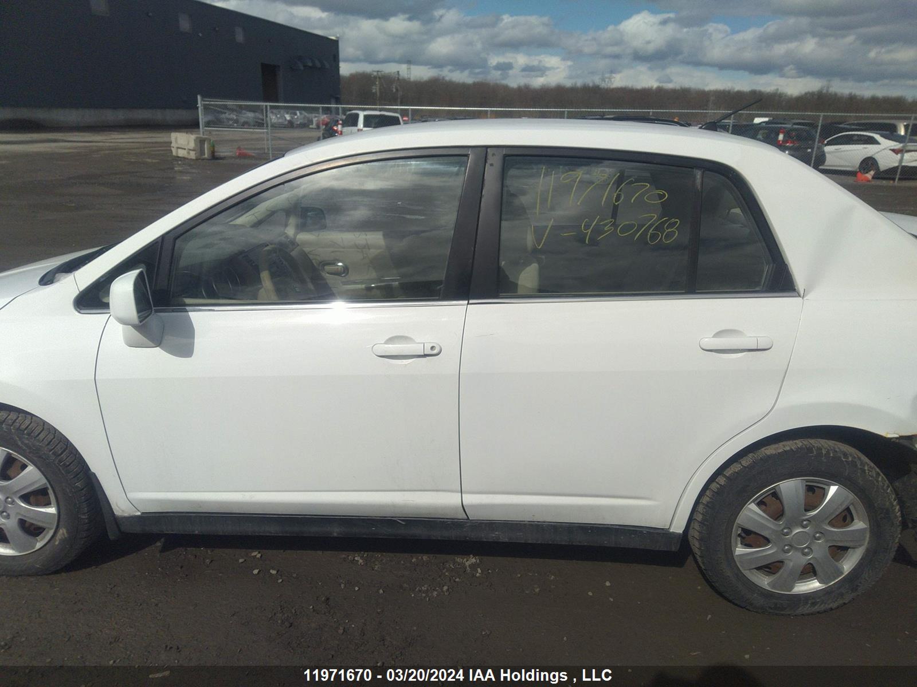 Photo 14 VIN: 3N1BC11E77L430768 - NISSAN VERSA 