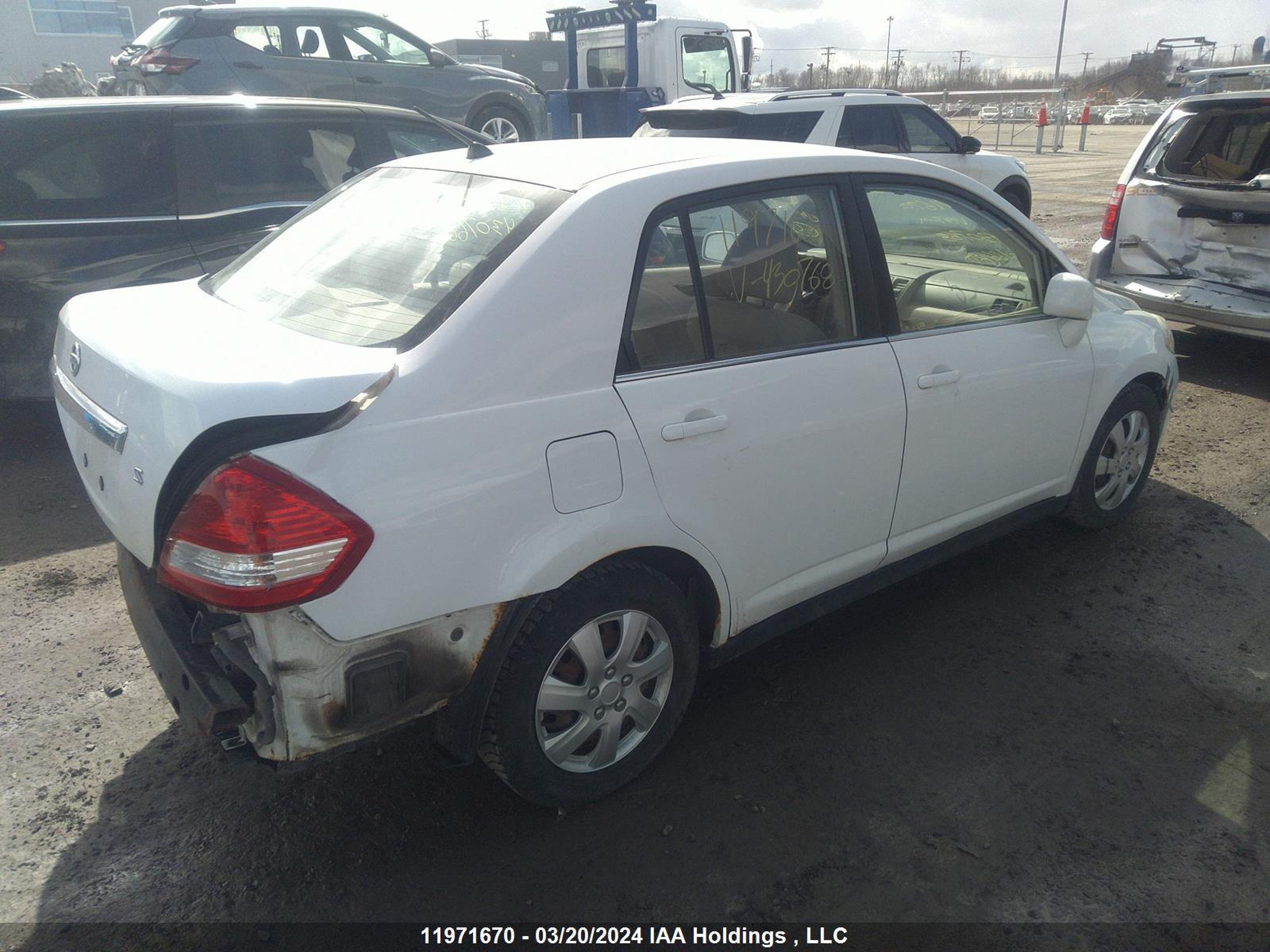 Photo 3 VIN: 3N1BC11E77L430768 - NISSAN VERSA 