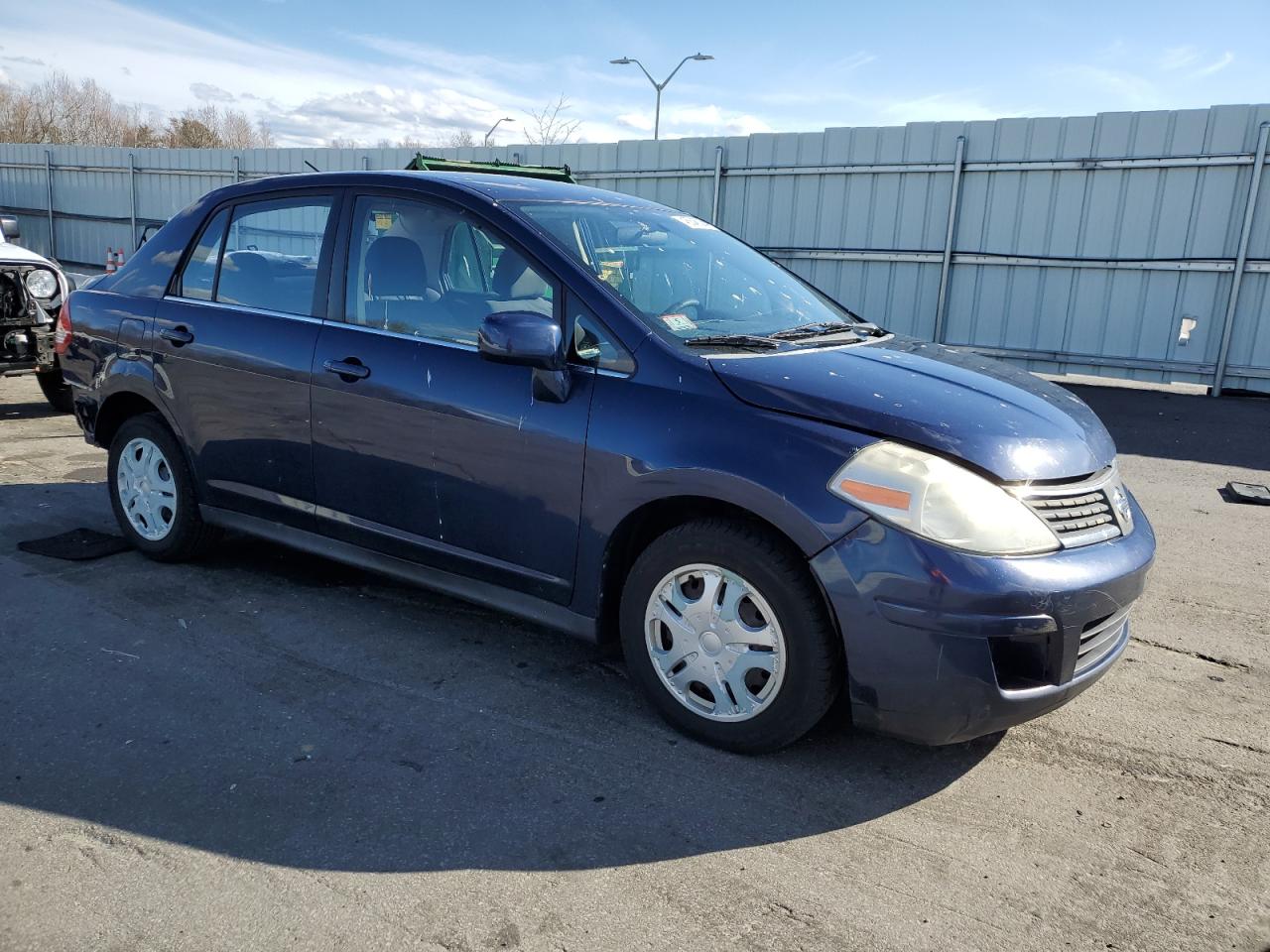 Photo 3 VIN: 3N1BC11E78L401823 - NISSAN VERSA 