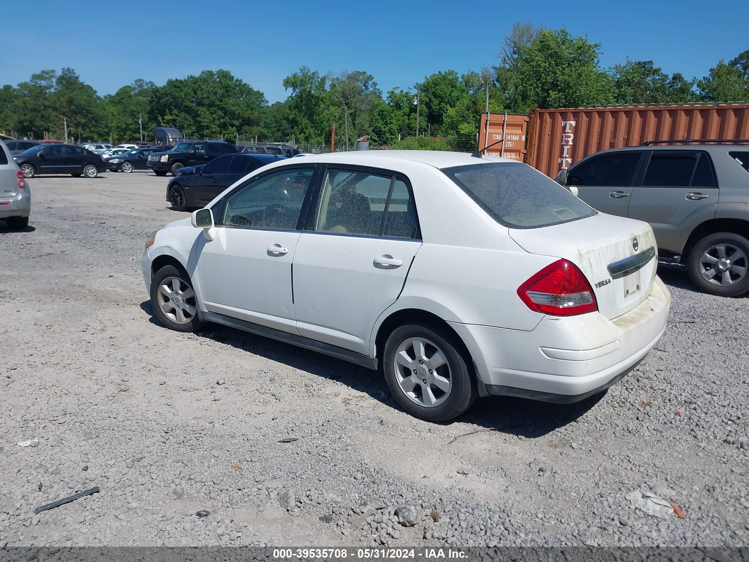 Photo 2 VIN: 3N1BC11E87L411985 - NISSAN VERSA 