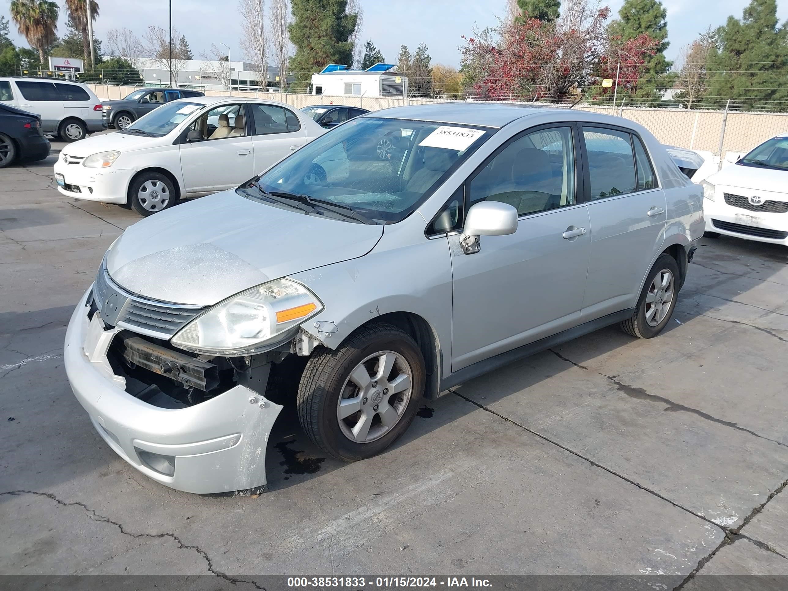 Photo 1 VIN: 3N1BC11E88L431333 - NISSAN VERSA 