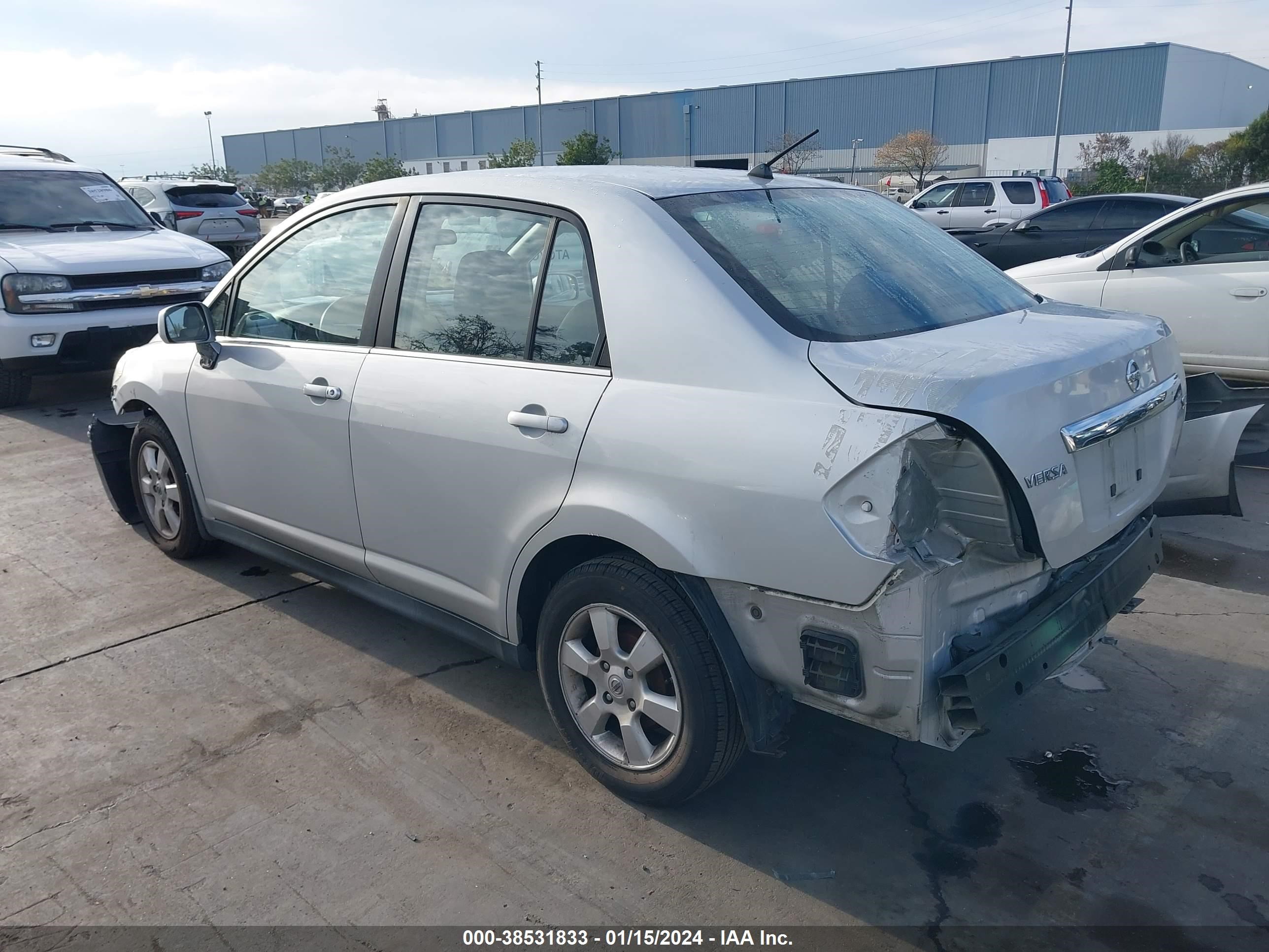 Photo 2 VIN: 3N1BC11E88L431333 - NISSAN VERSA 