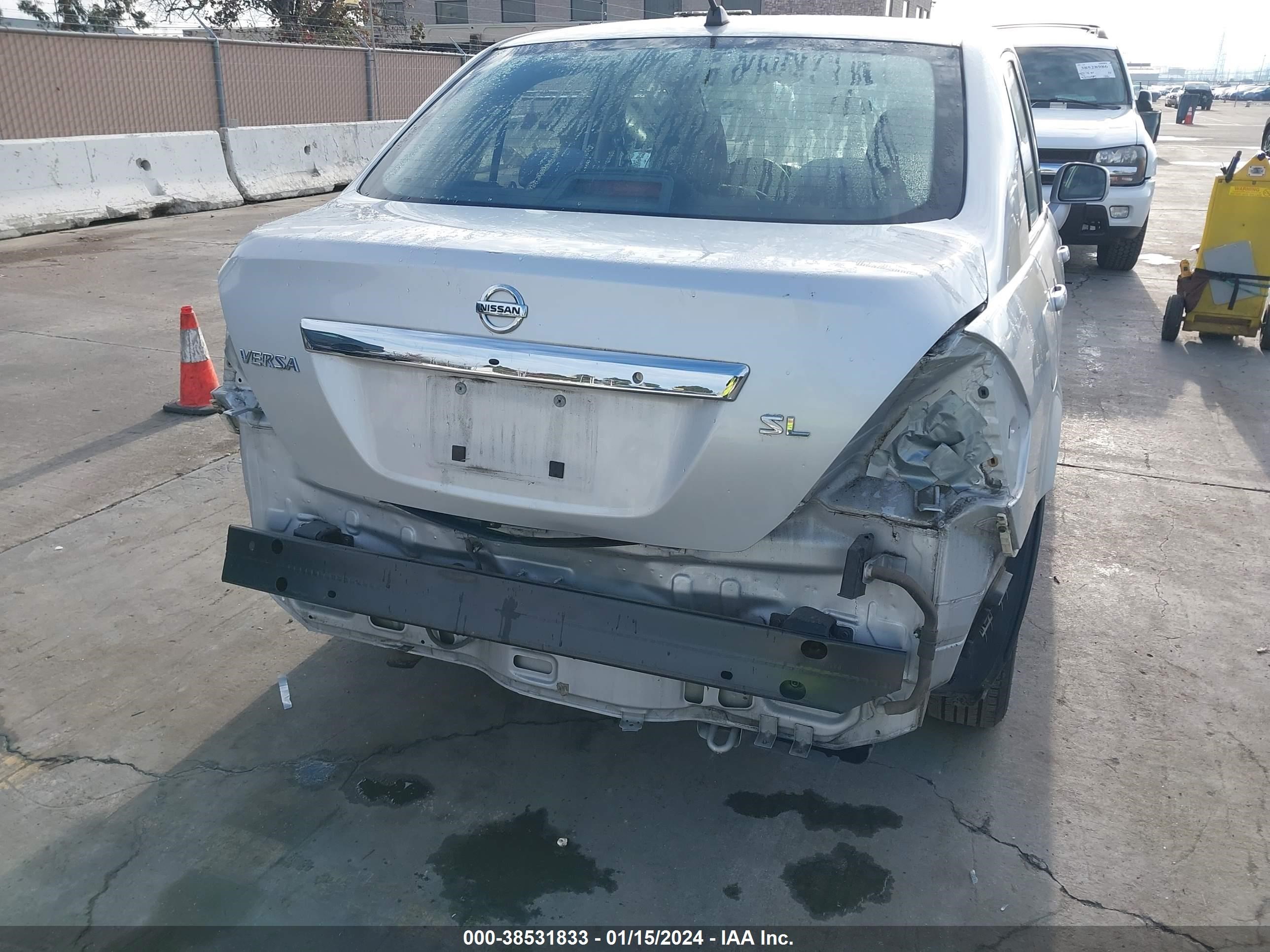 Photo 5 VIN: 3N1BC11E88L431333 - NISSAN VERSA 