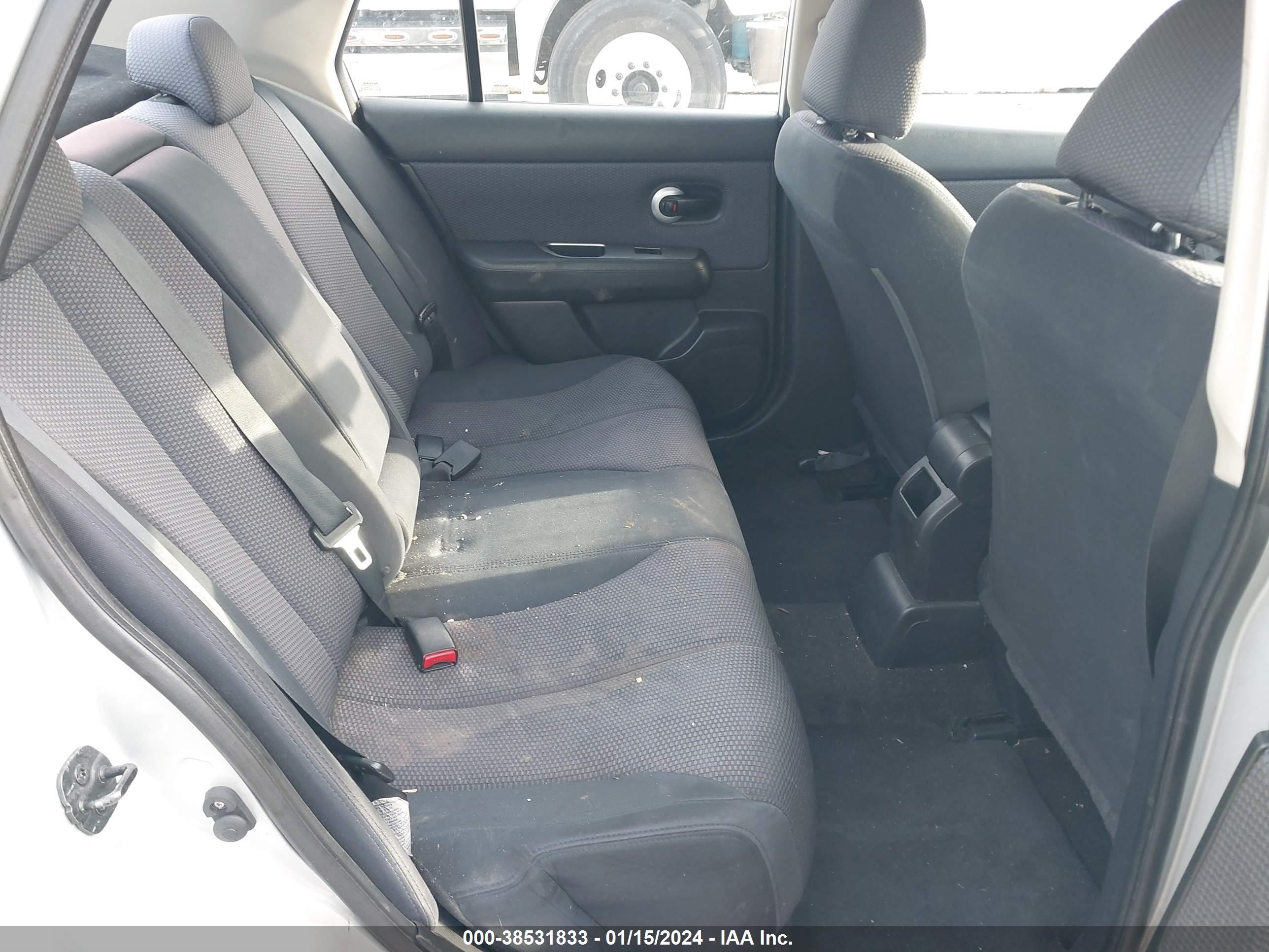 Photo 7 VIN: 3N1BC11E88L431333 - NISSAN VERSA 