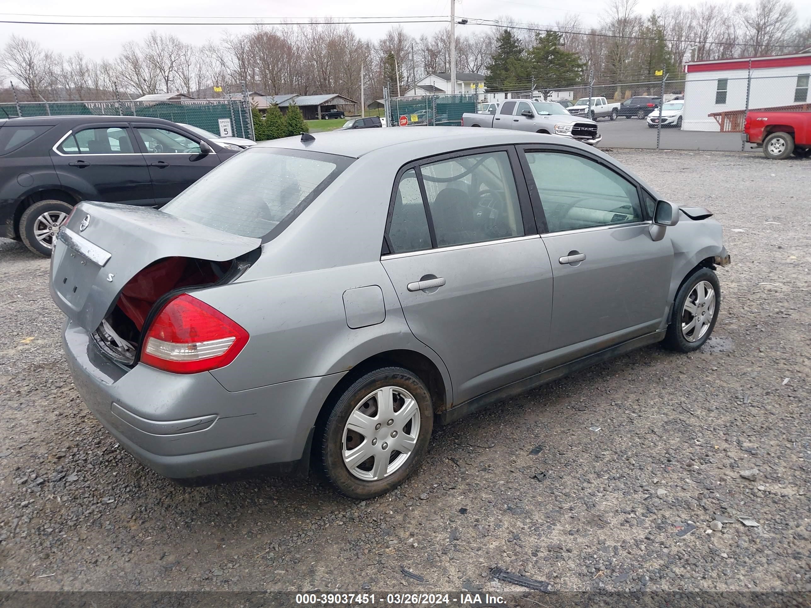 Photo 3 VIN: 3N1BC11E97L410909 - NISSAN VERSA 