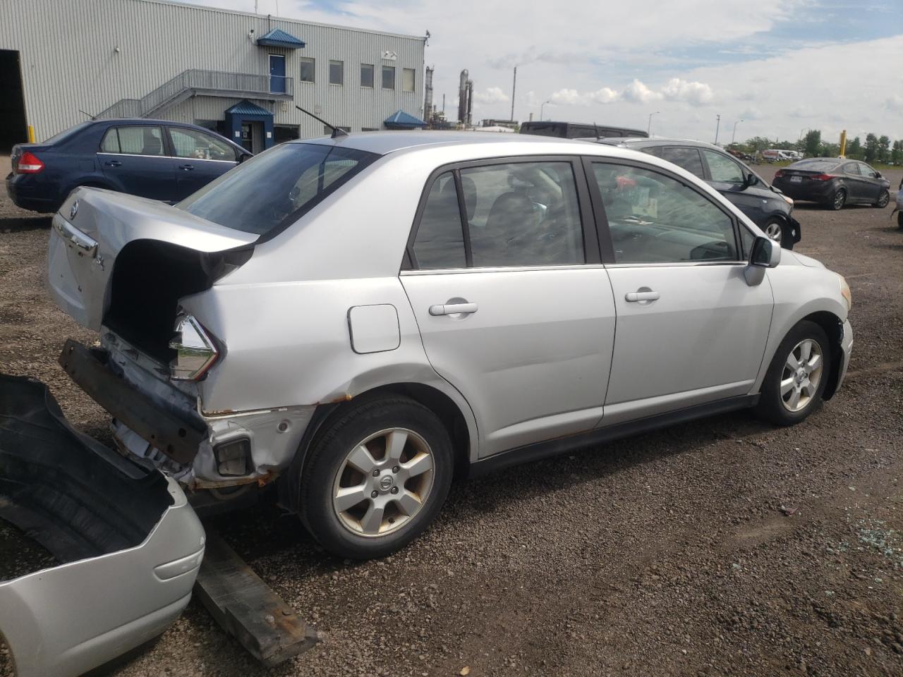 Photo 2 VIN: 3N1BC11E98L398066 - NISSAN VERSA 