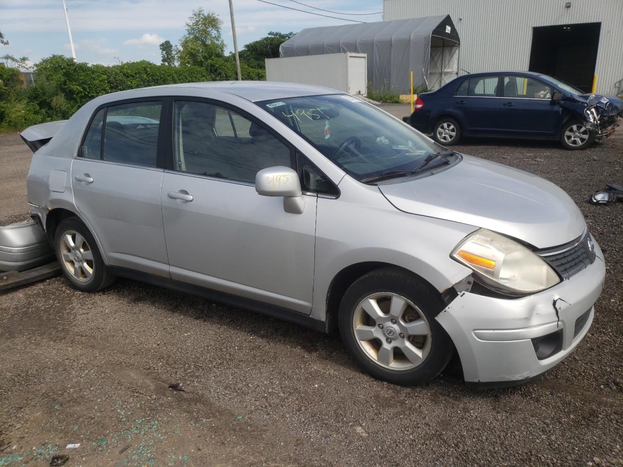 Photo 3 VIN: 3N1BC11E98L398066 - NISSAN VERSA 