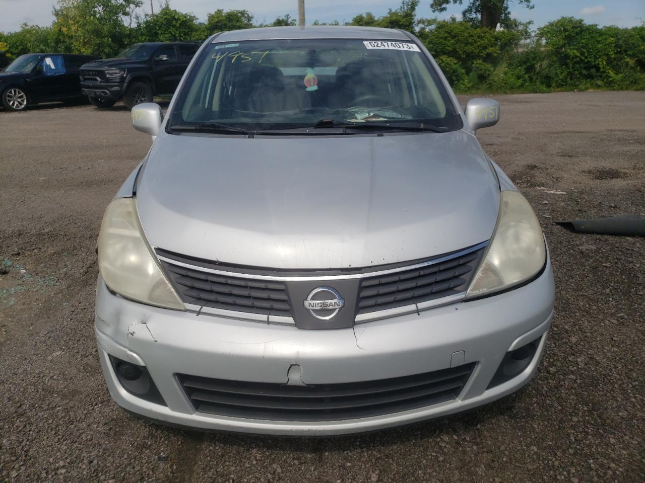 Photo 4 VIN: 3N1BC11E98L398066 - NISSAN VERSA 