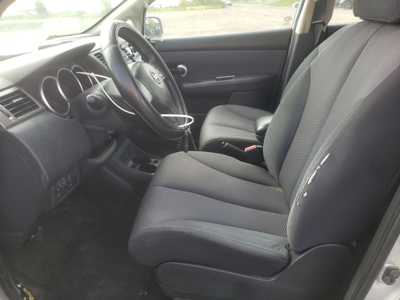 Photo 6 VIN: 3N1BC11E98L398066 - NISSAN VERSA 