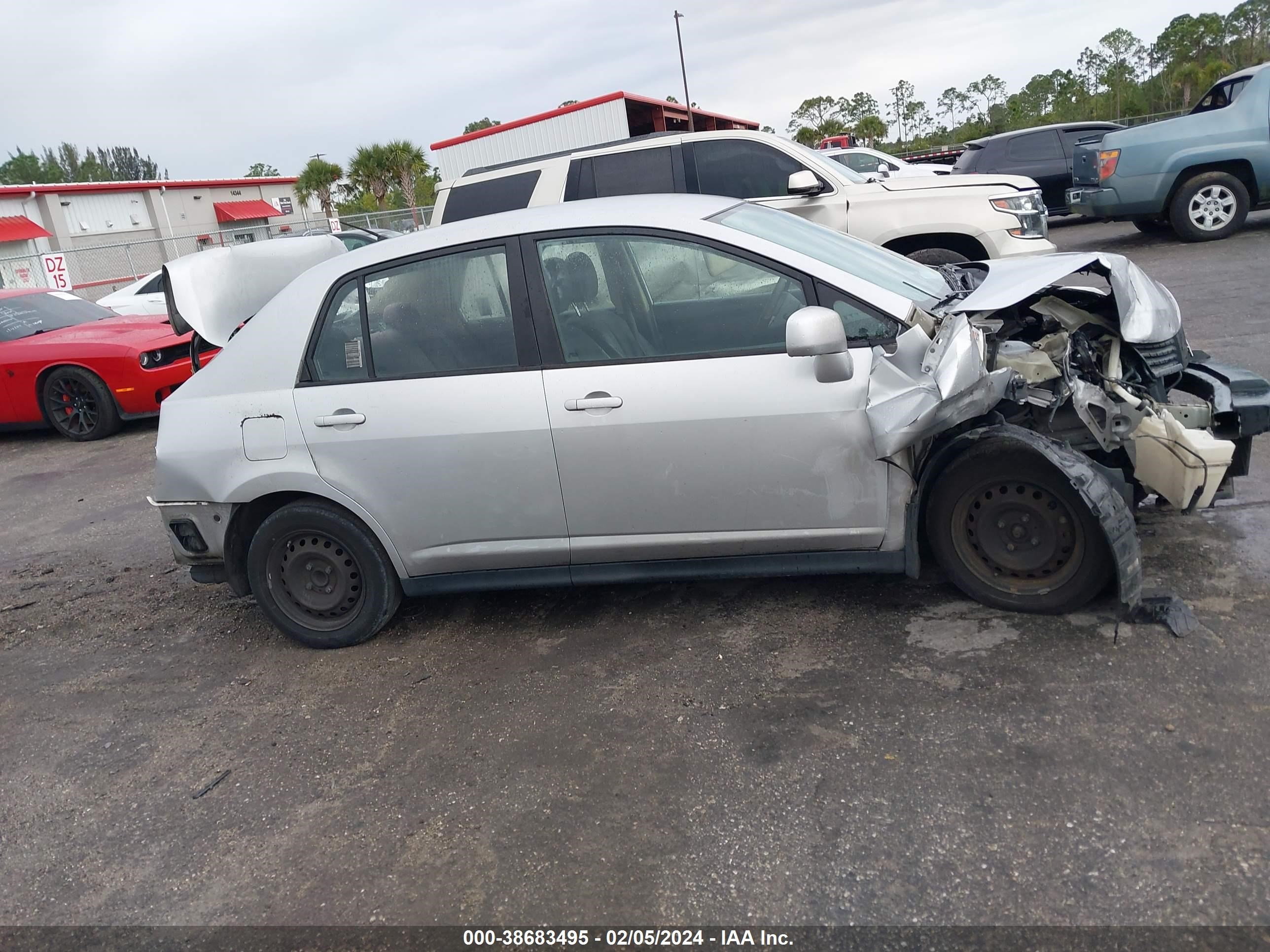 Photo 12 VIN: 3N1BC11E99L441404 - NISSAN VERSA 