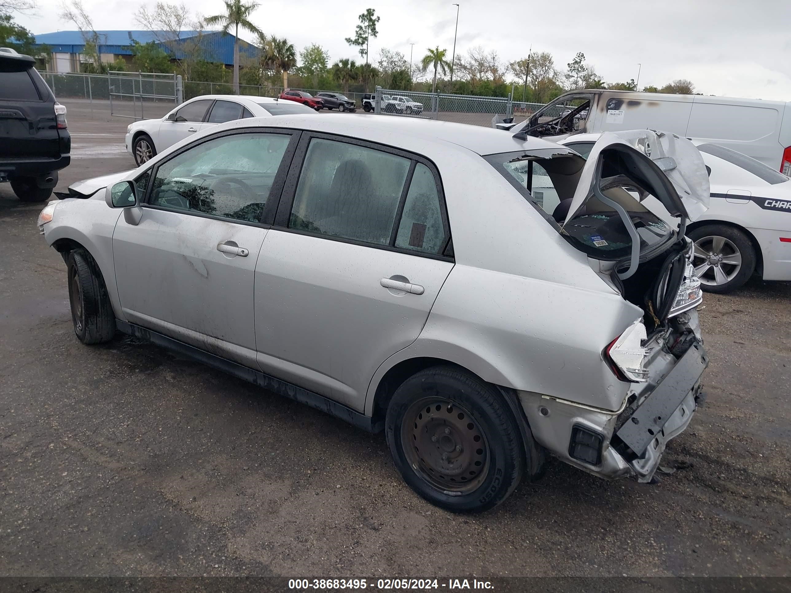 Photo 2 VIN: 3N1BC11E99L441404 - NISSAN VERSA 