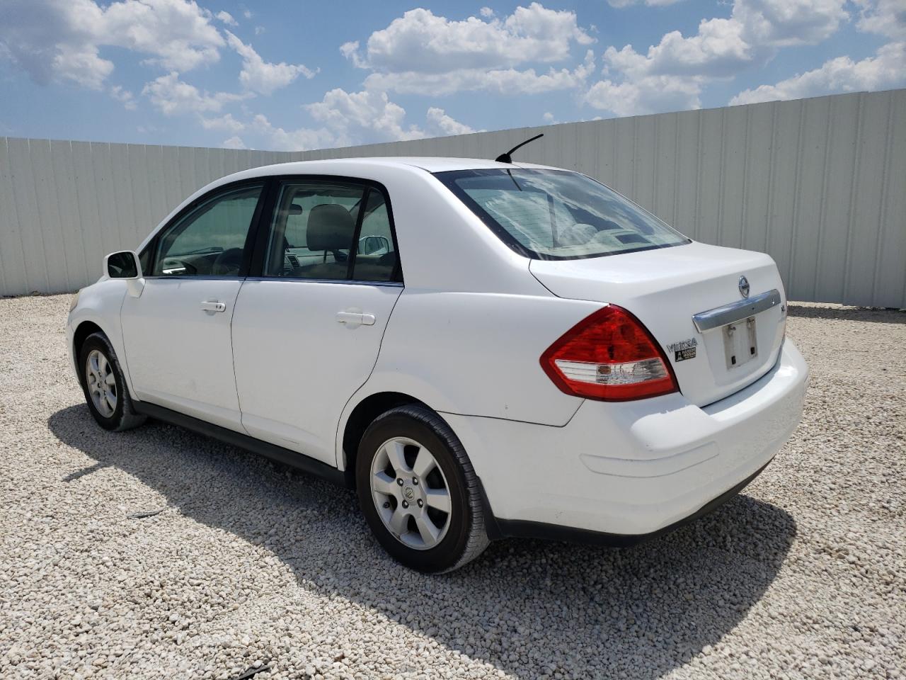 Photo 1 VIN: 3N1BC11EX9L355213 - NISSAN VERSA 