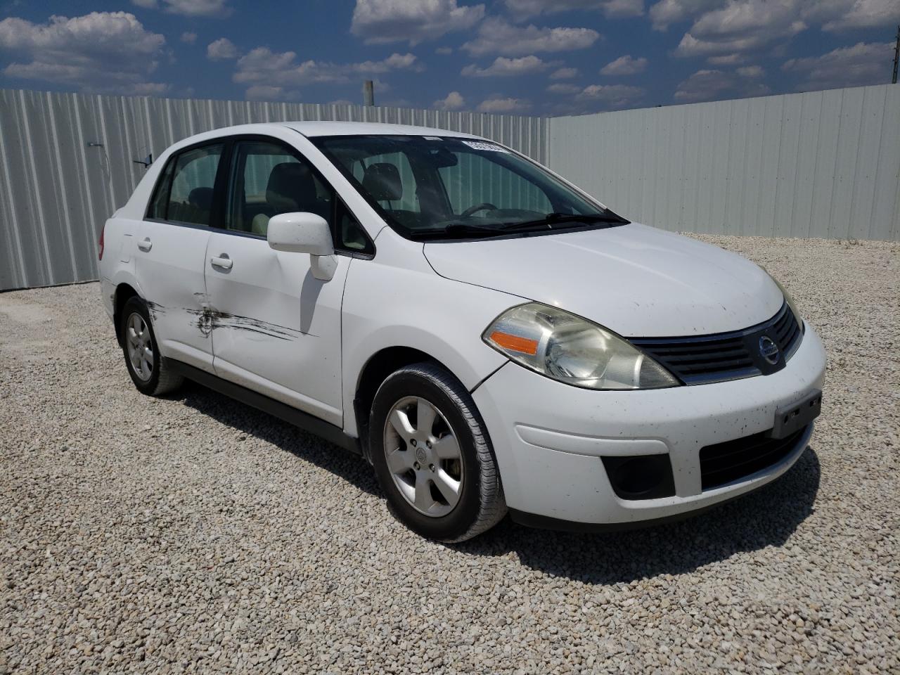 Photo 3 VIN: 3N1BC11EX9L355213 - NISSAN VERSA 