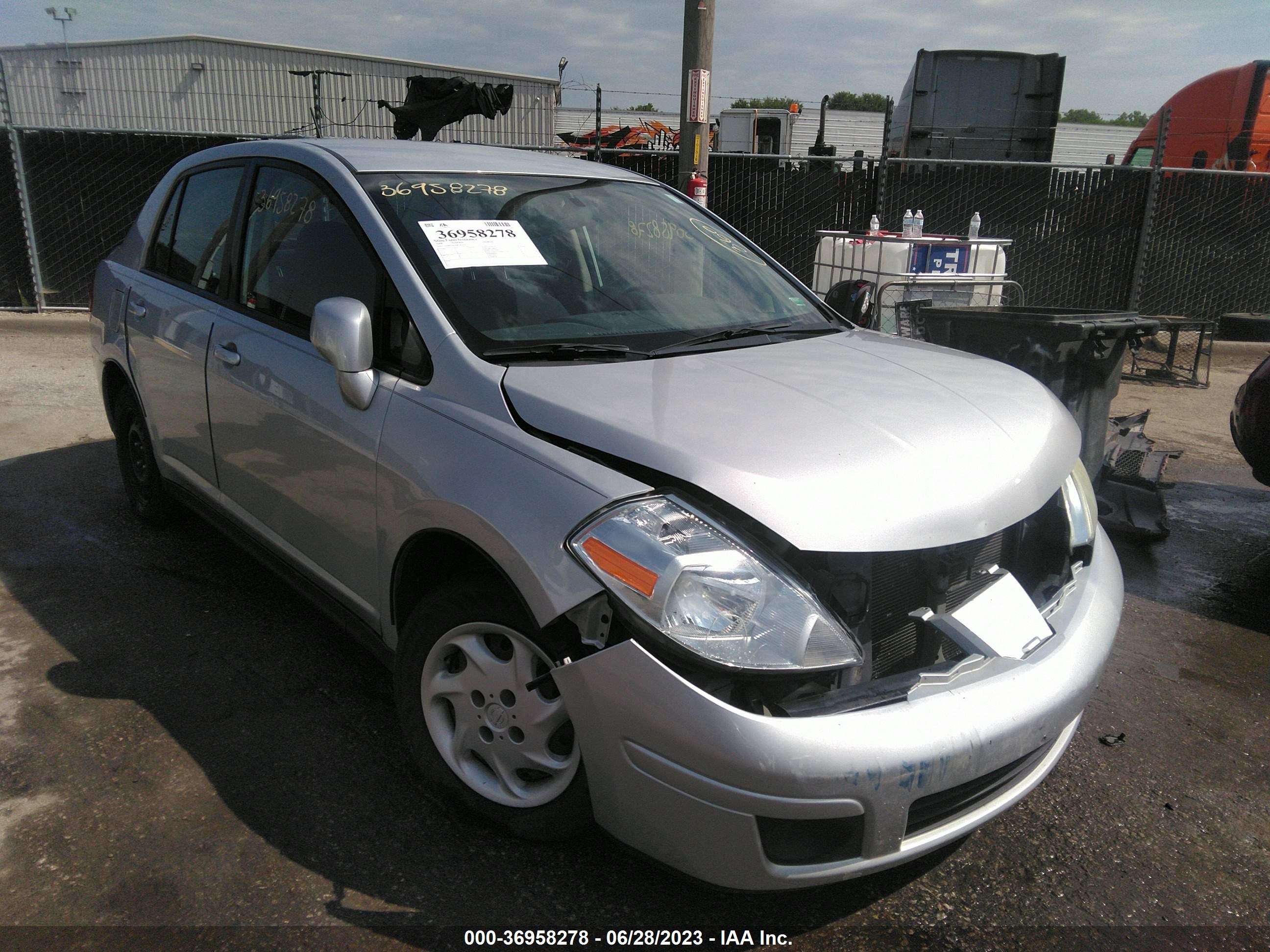 Photo 0 VIN: 3N1BC11EX9L387479 - NISSAN VERSA 