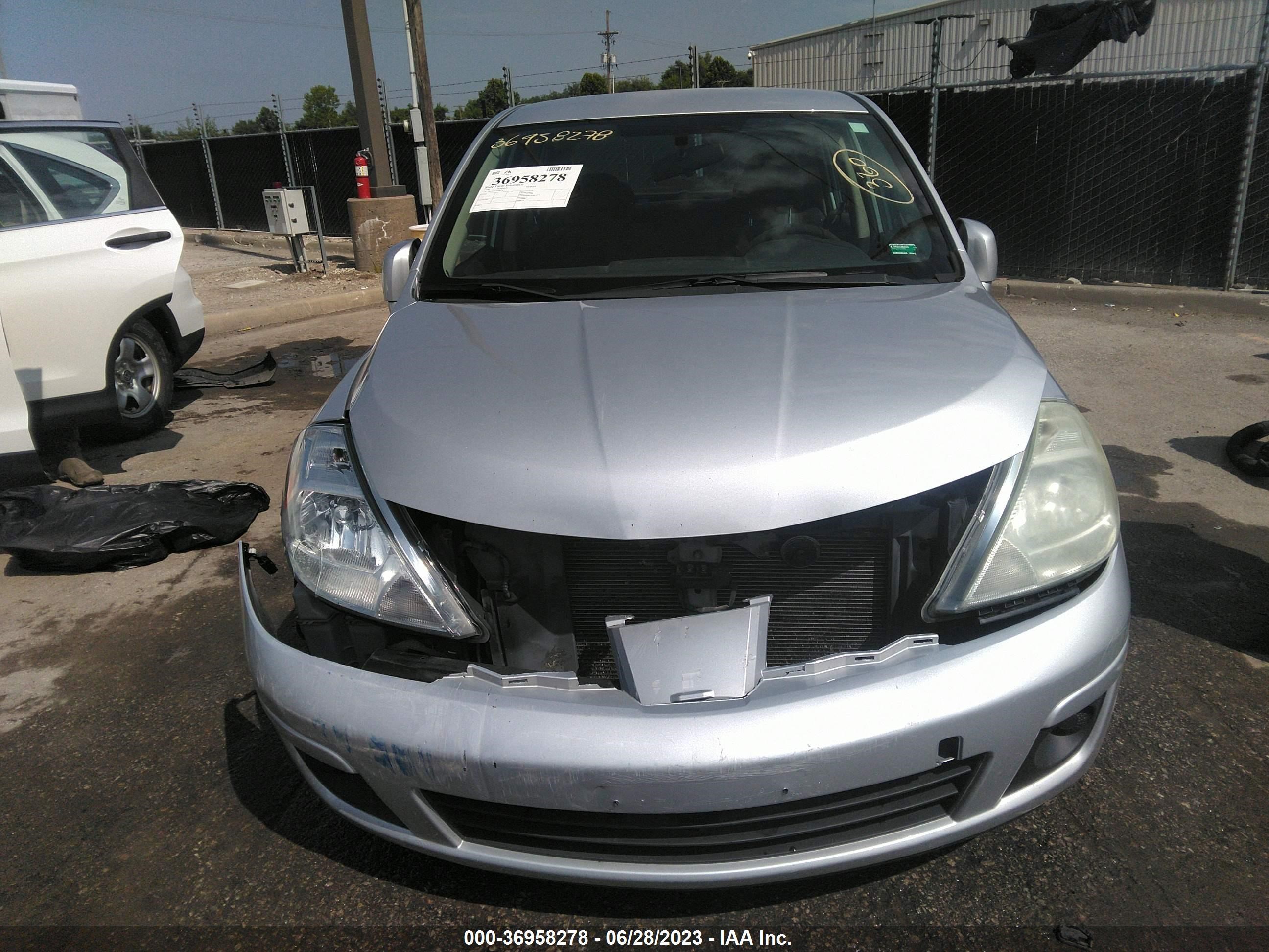 Photo 11 VIN: 3N1BC11EX9L387479 - NISSAN VERSA 