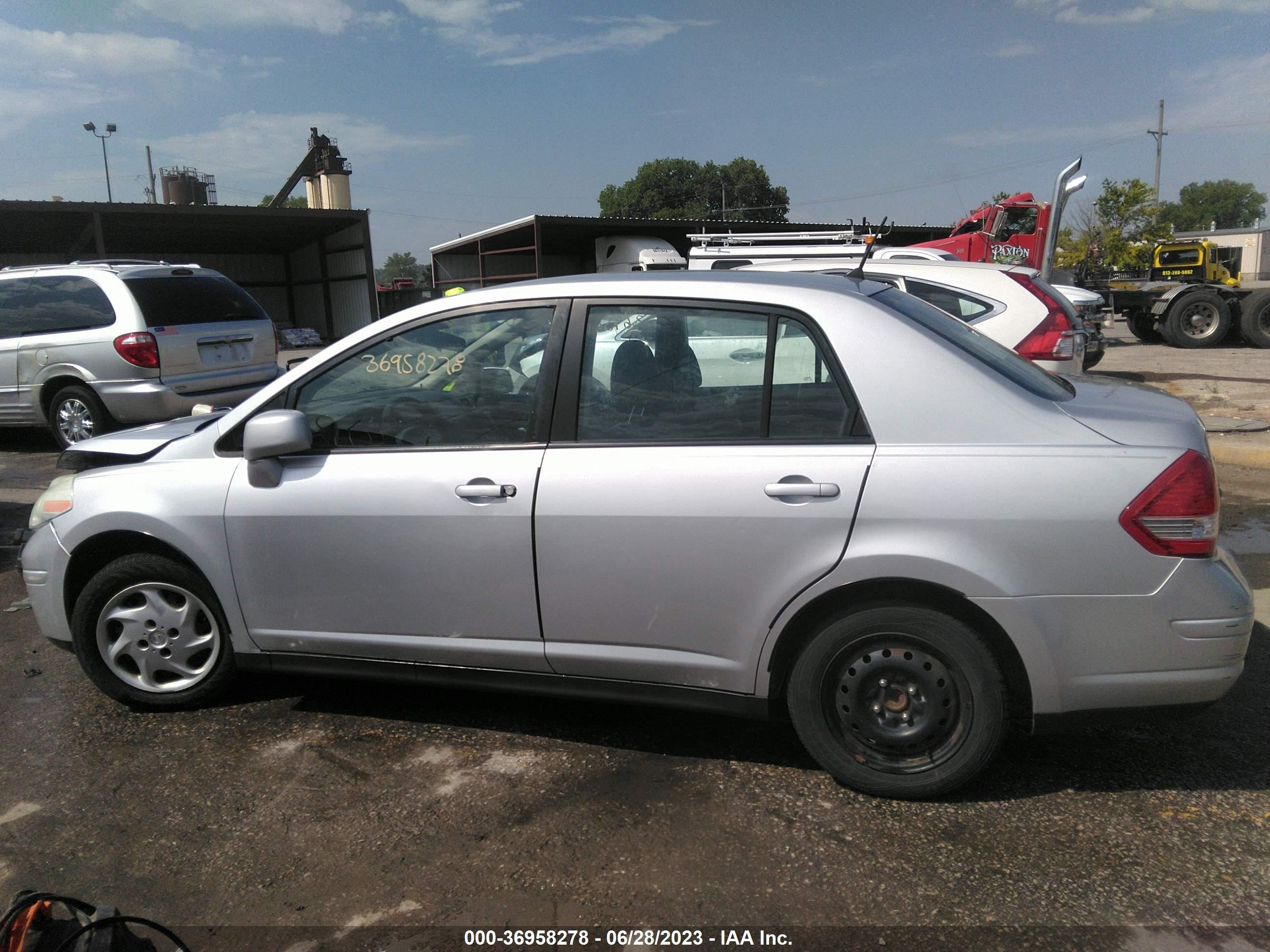 Photo 13 VIN: 3N1BC11EX9L387479 - NISSAN VERSA 