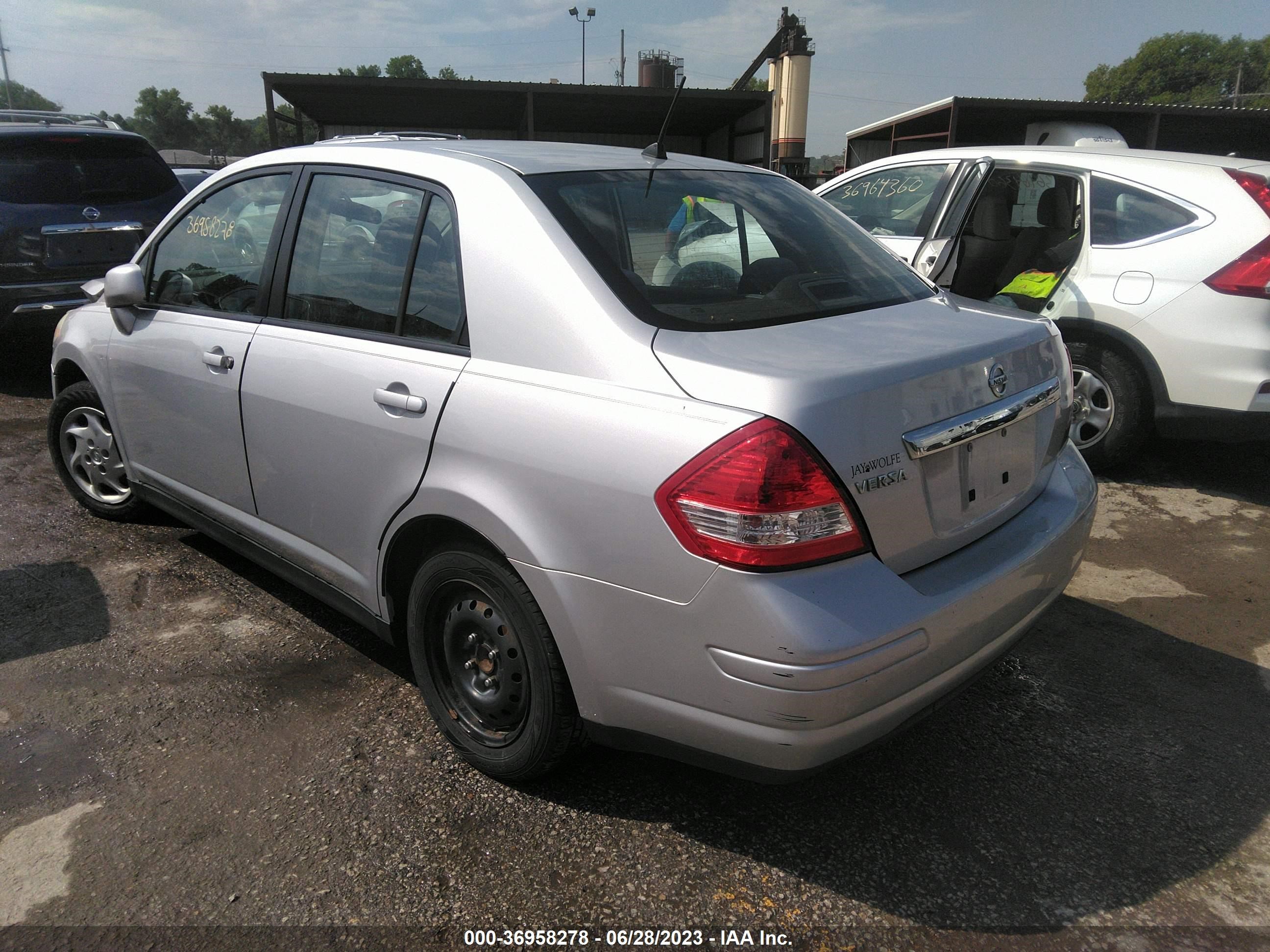 Photo 2 VIN: 3N1BC11EX9L387479 - NISSAN VERSA 