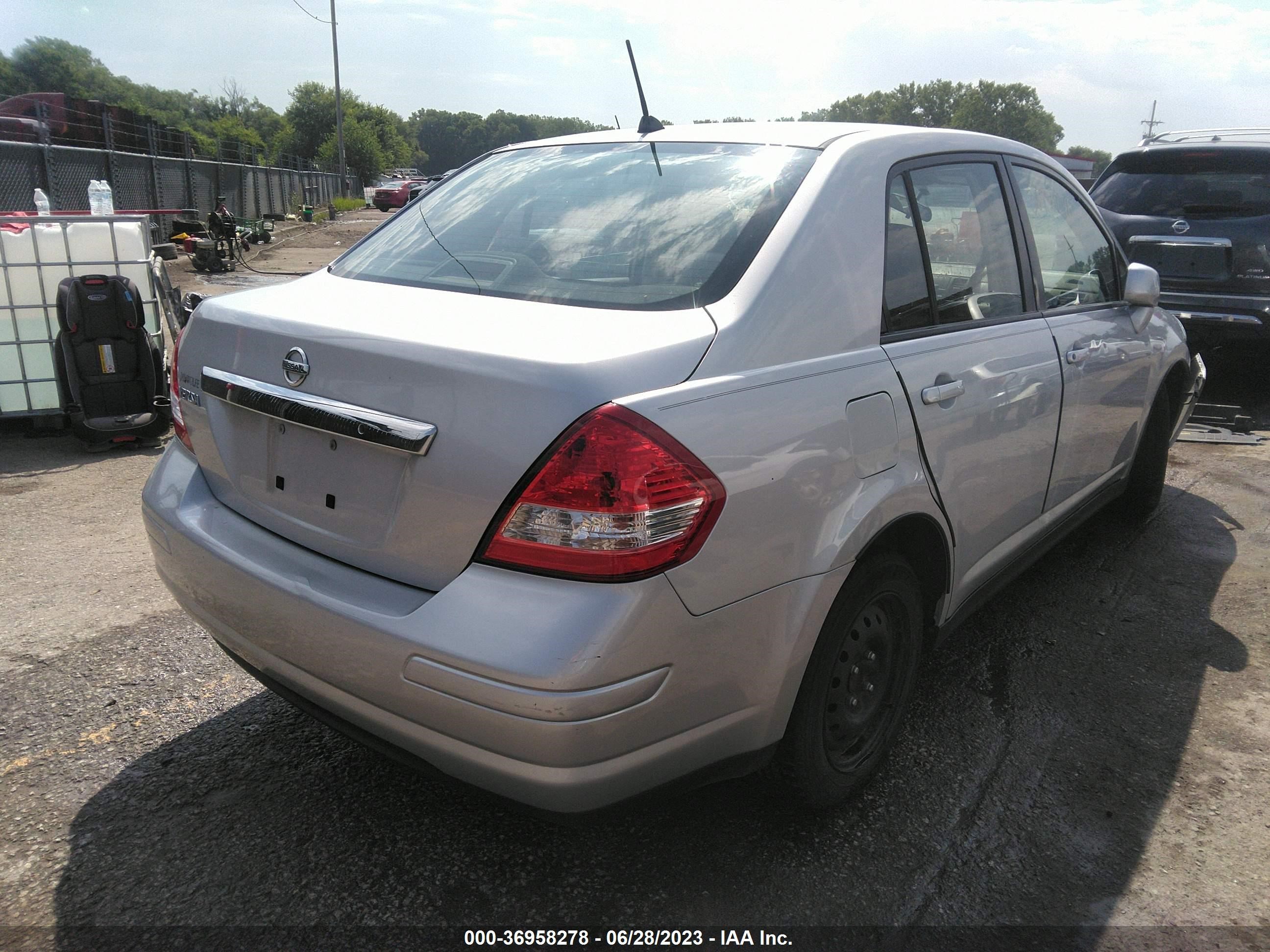 Photo 3 VIN: 3N1BC11EX9L387479 - NISSAN VERSA 