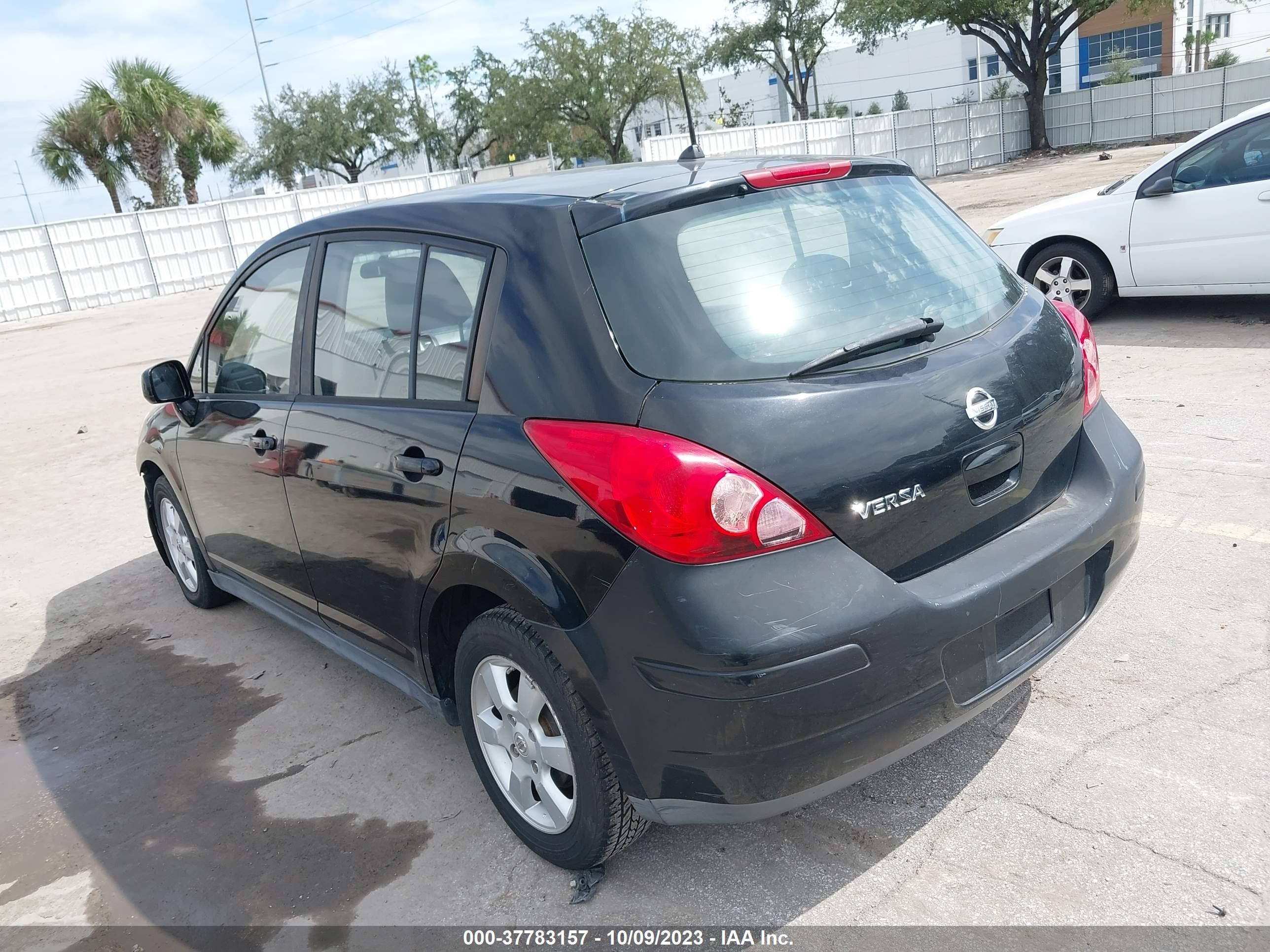 Photo 2 VIN: 3N1BC13E07L359426 - NISSAN VERSA 