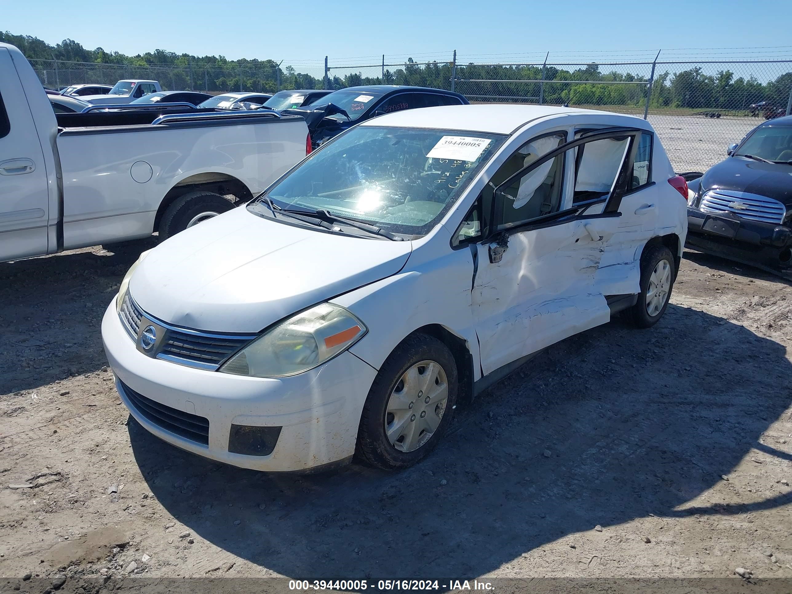 Photo 1 VIN: 3N1BC13E09L358215 - NISSAN VERSA 