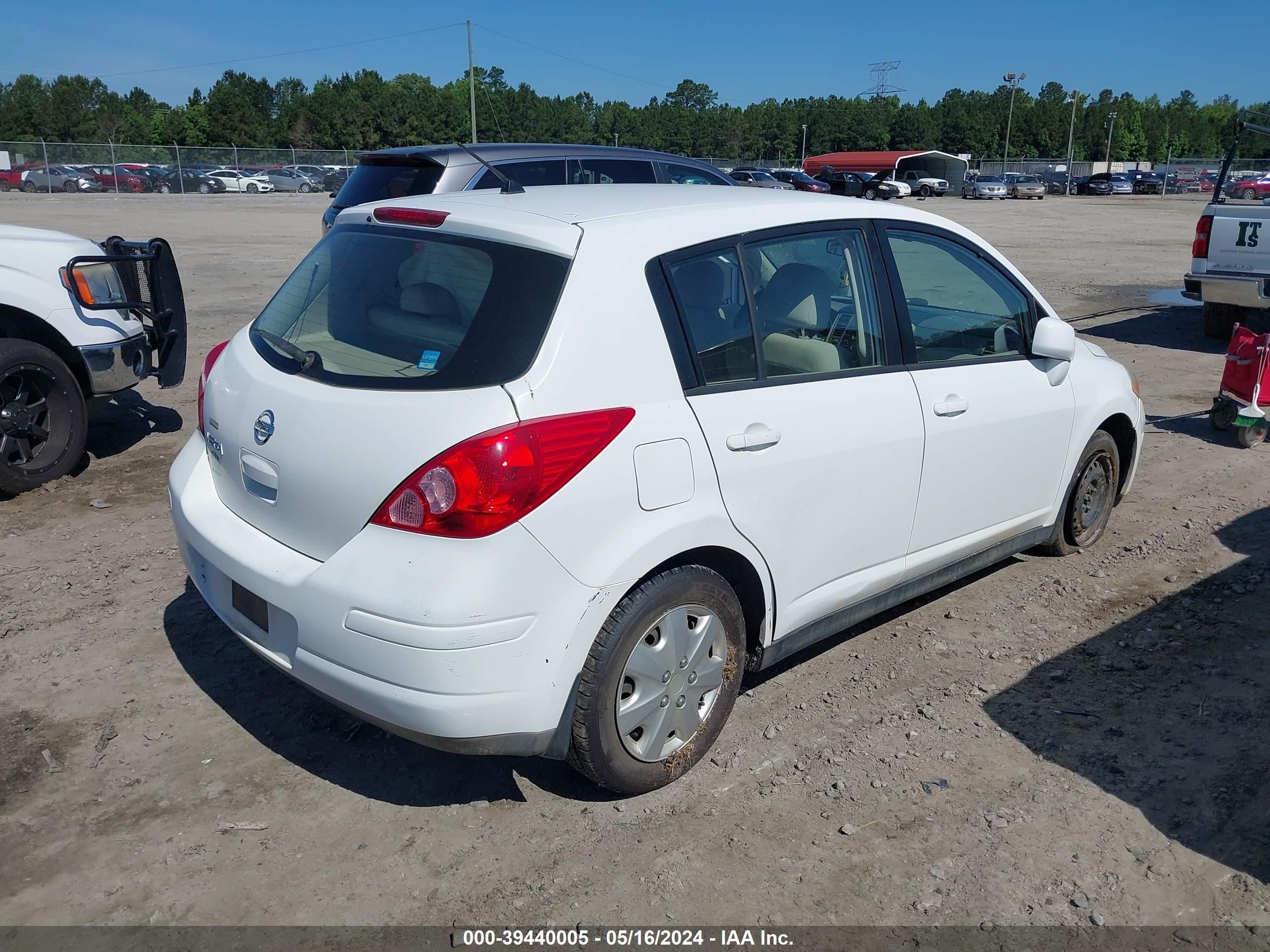 Photo 3 VIN: 3N1BC13E09L358215 - NISSAN VERSA 