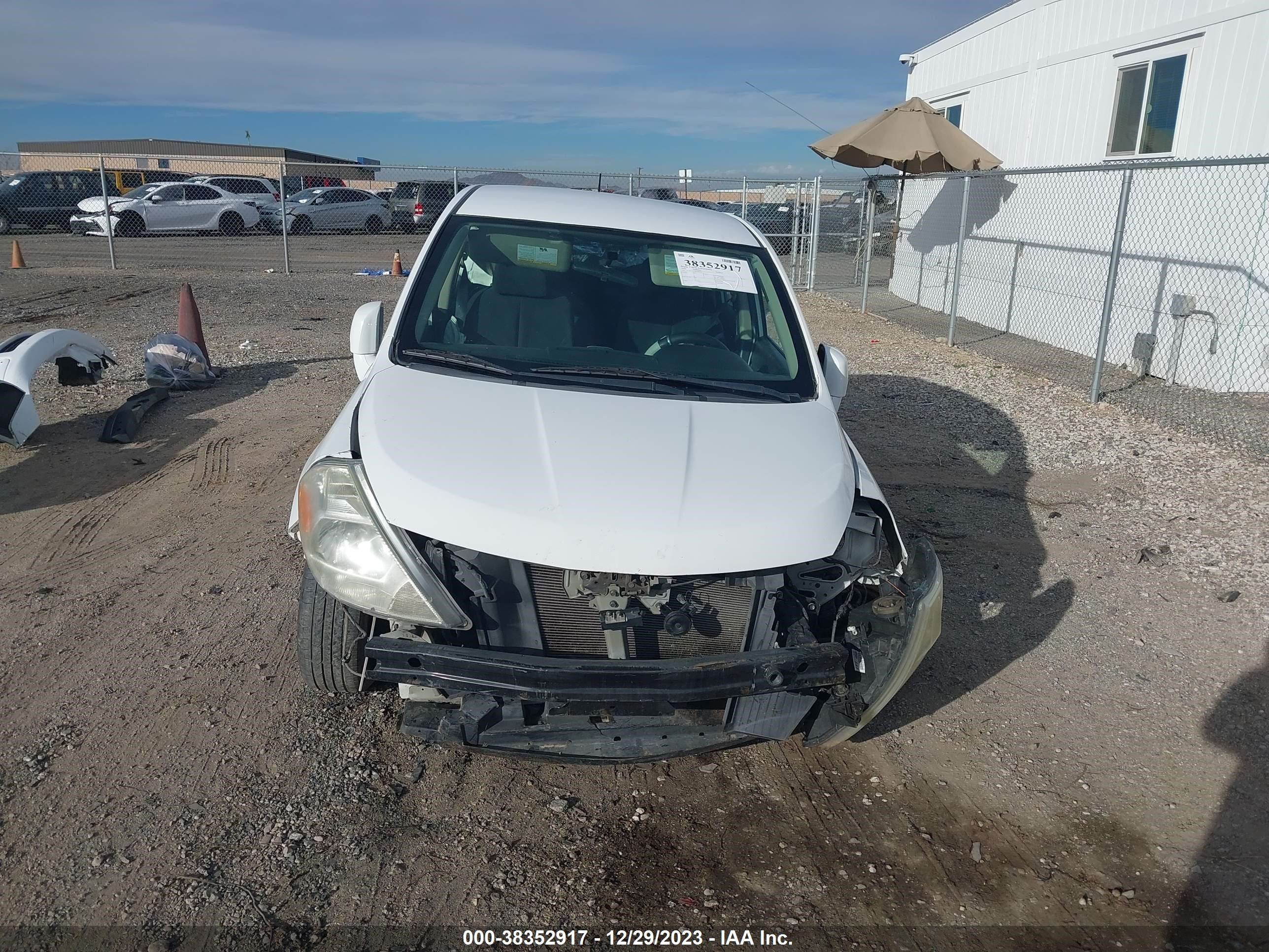 Photo 12 VIN: 3N1BC13E09L362054 - NISSAN VERSA 