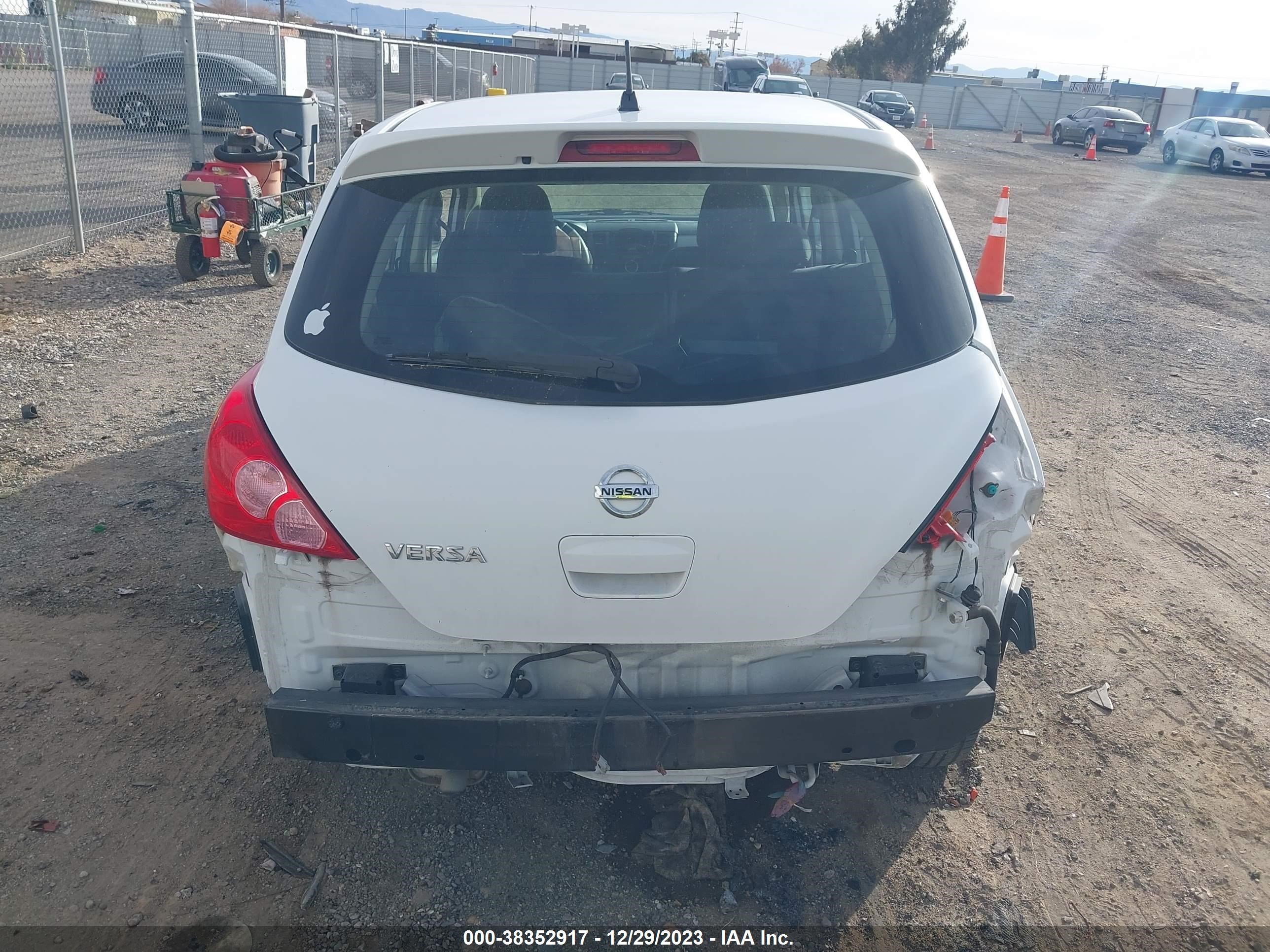 Photo 16 VIN: 3N1BC13E09L362054 - NISSAN VERSA 