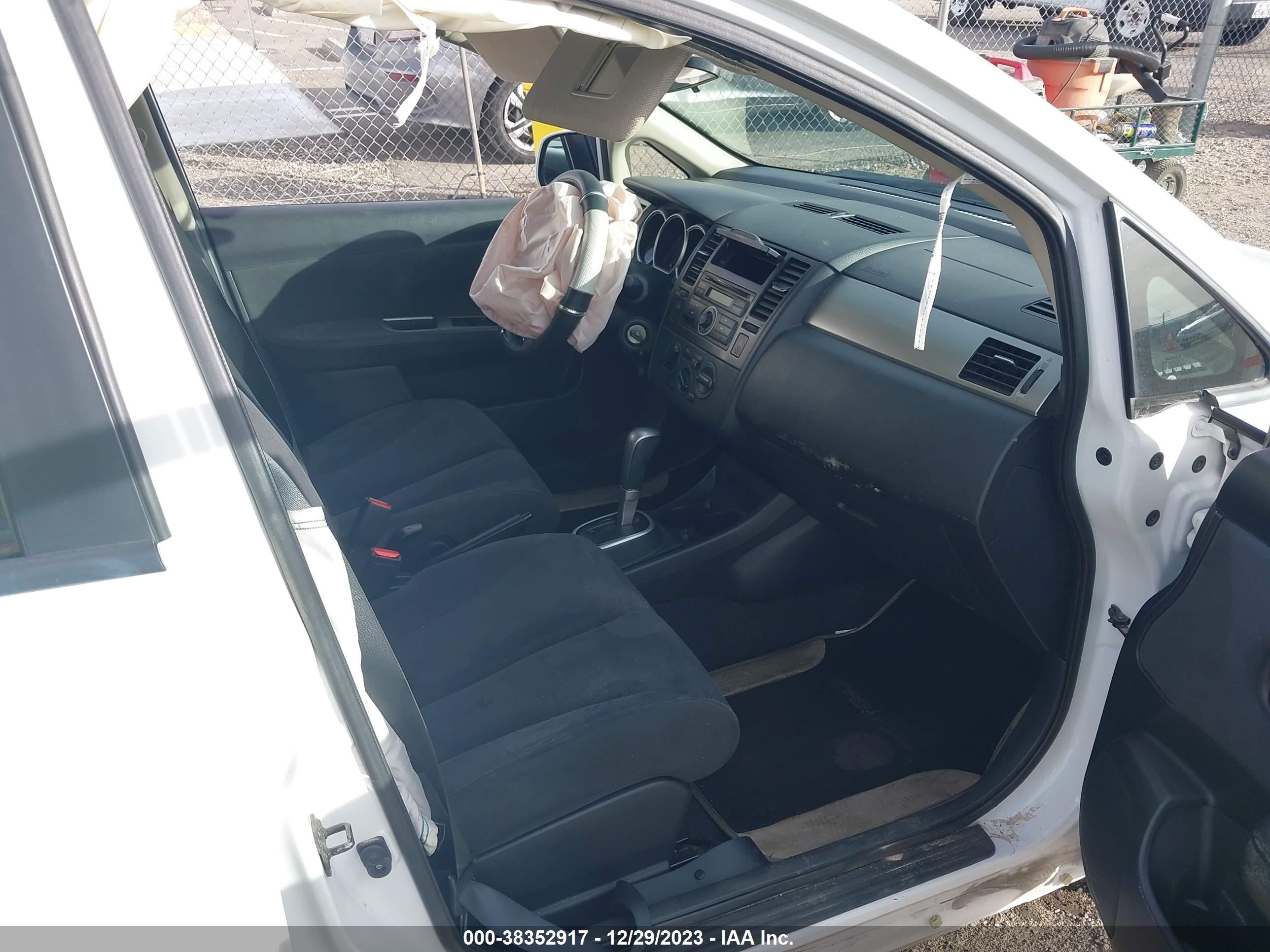 Photo 4 VIN: 3N1BC13E09L362054 - NISSAN VERSA 