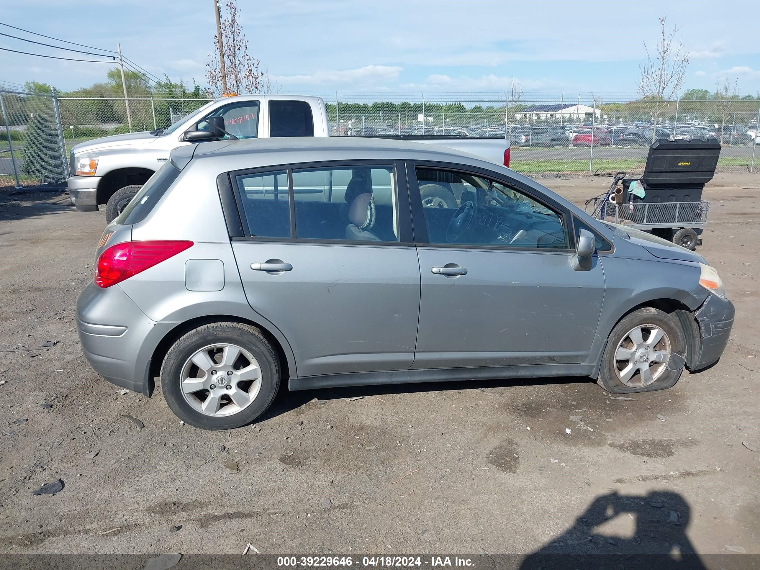 Photo 11 VIN: 3N1BC13E09L369098 - NISSAN VERSA 