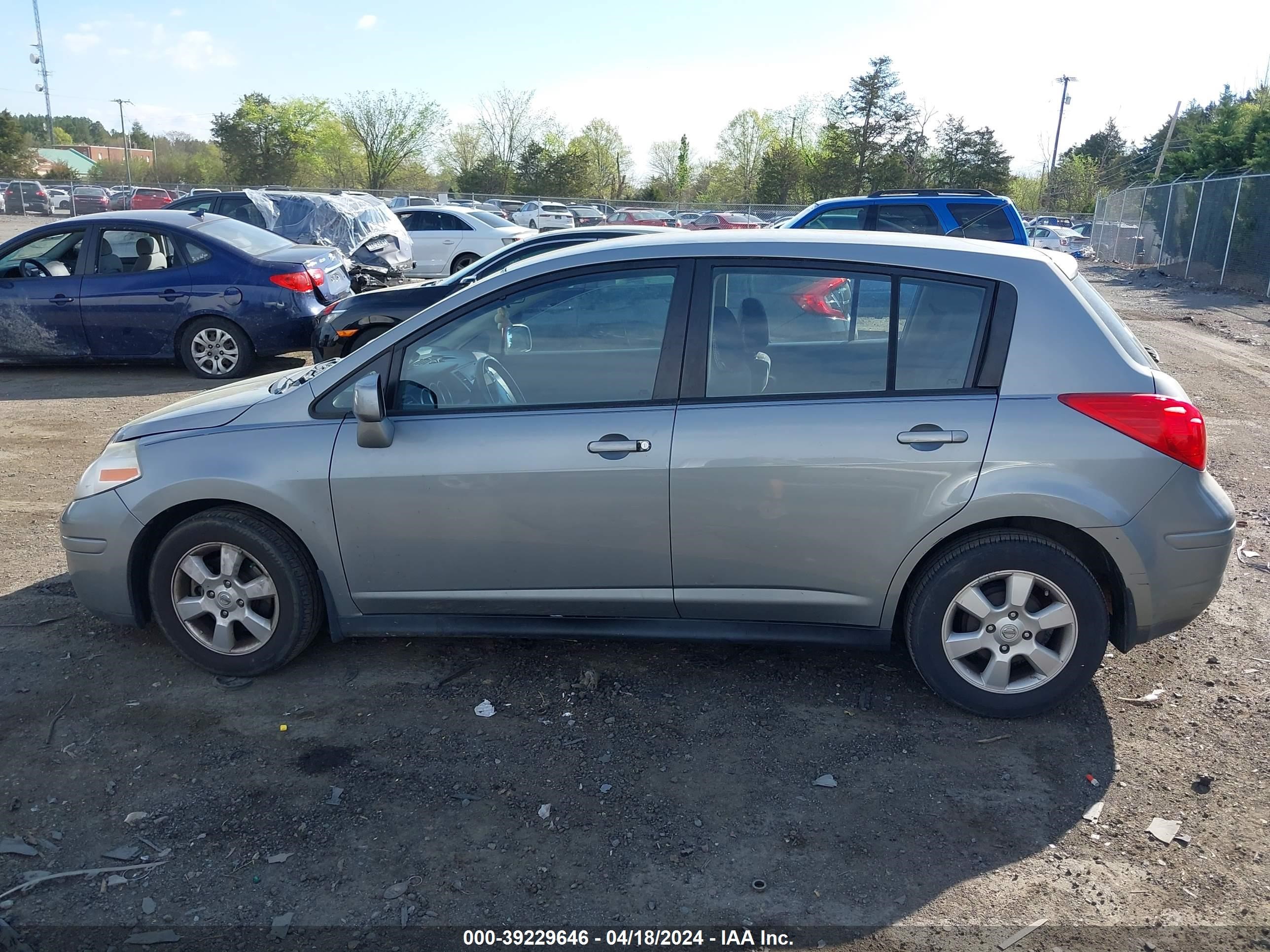 Photo 12 VIN: 3N1BC13E09L369098 - NISSAN VERSA 