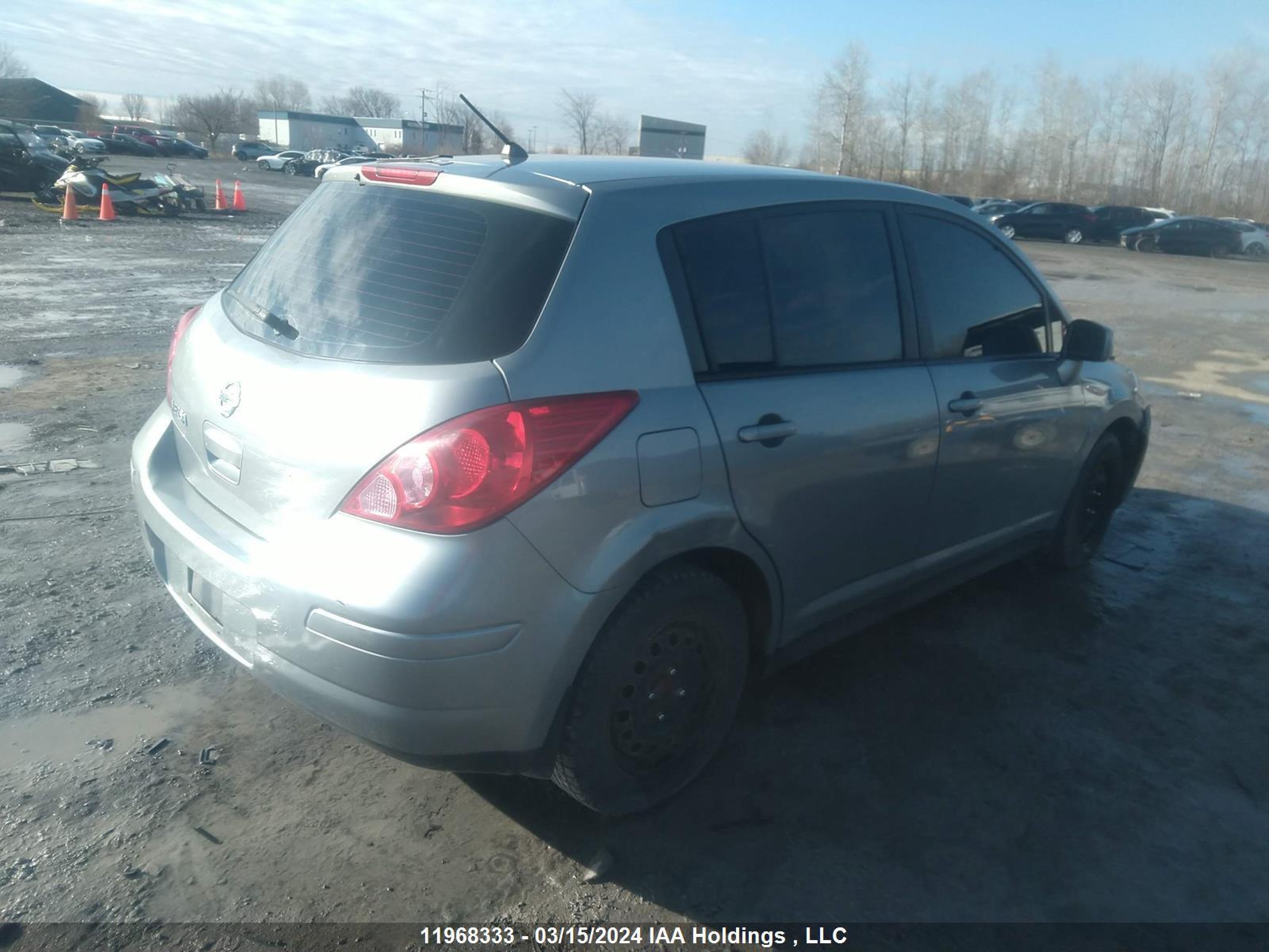 Photo 3 VIN: 3N1BC13E09L474109 - NISSAN VERSA 