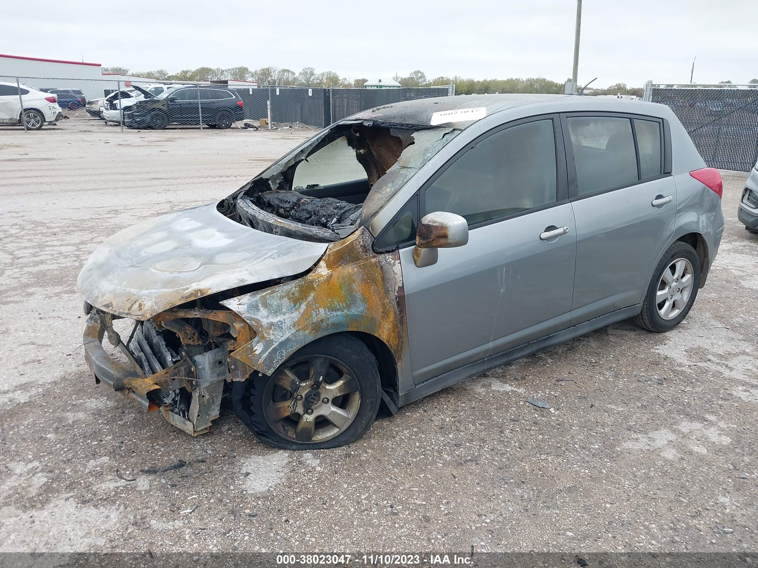 Photo 1 VIN: 3N1BC13E17L362044 - NISSAN VERSA 