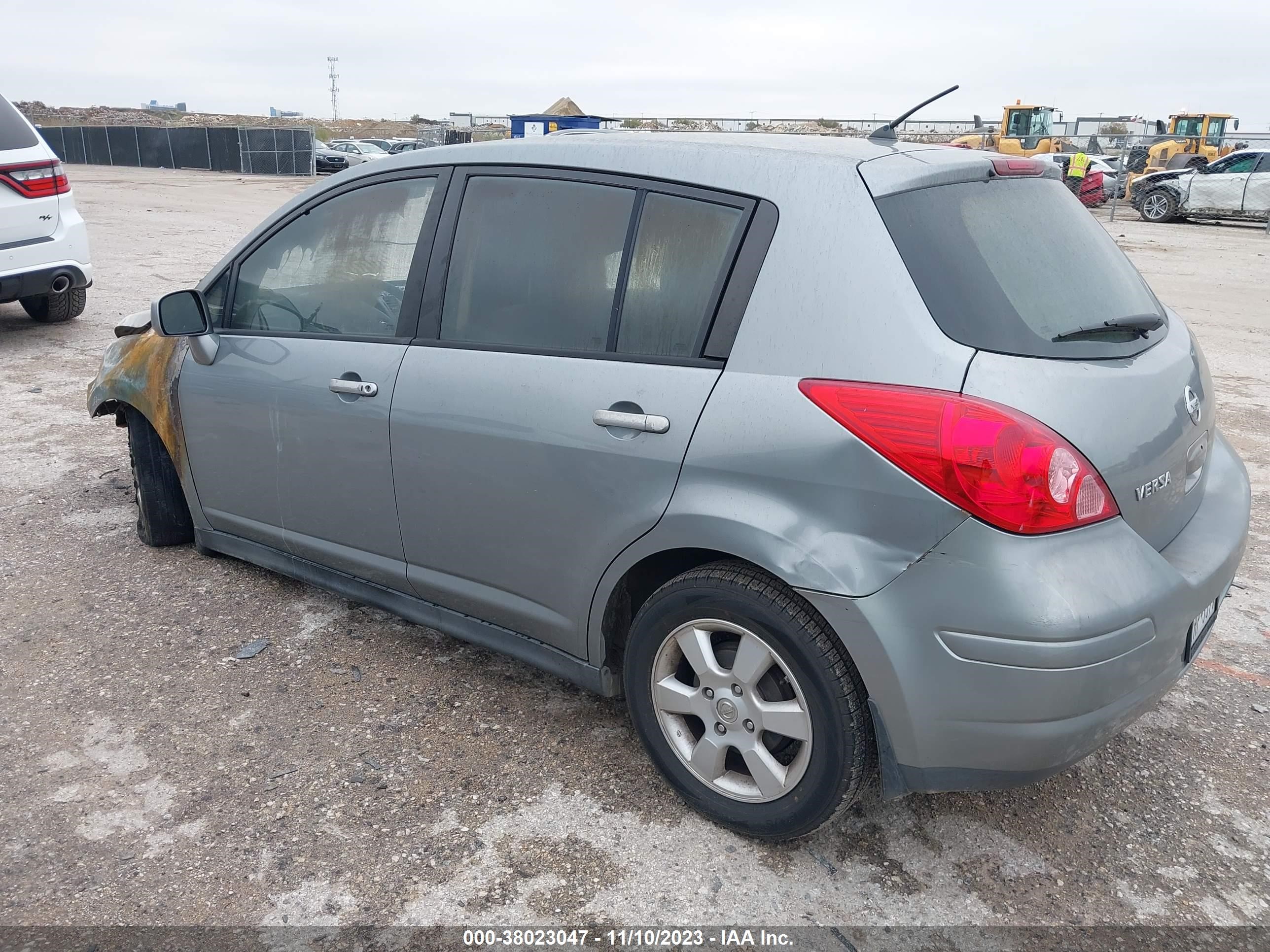 Photo 2 VIN: 3N1BC13E17L362044 - NISSAN VERSA 