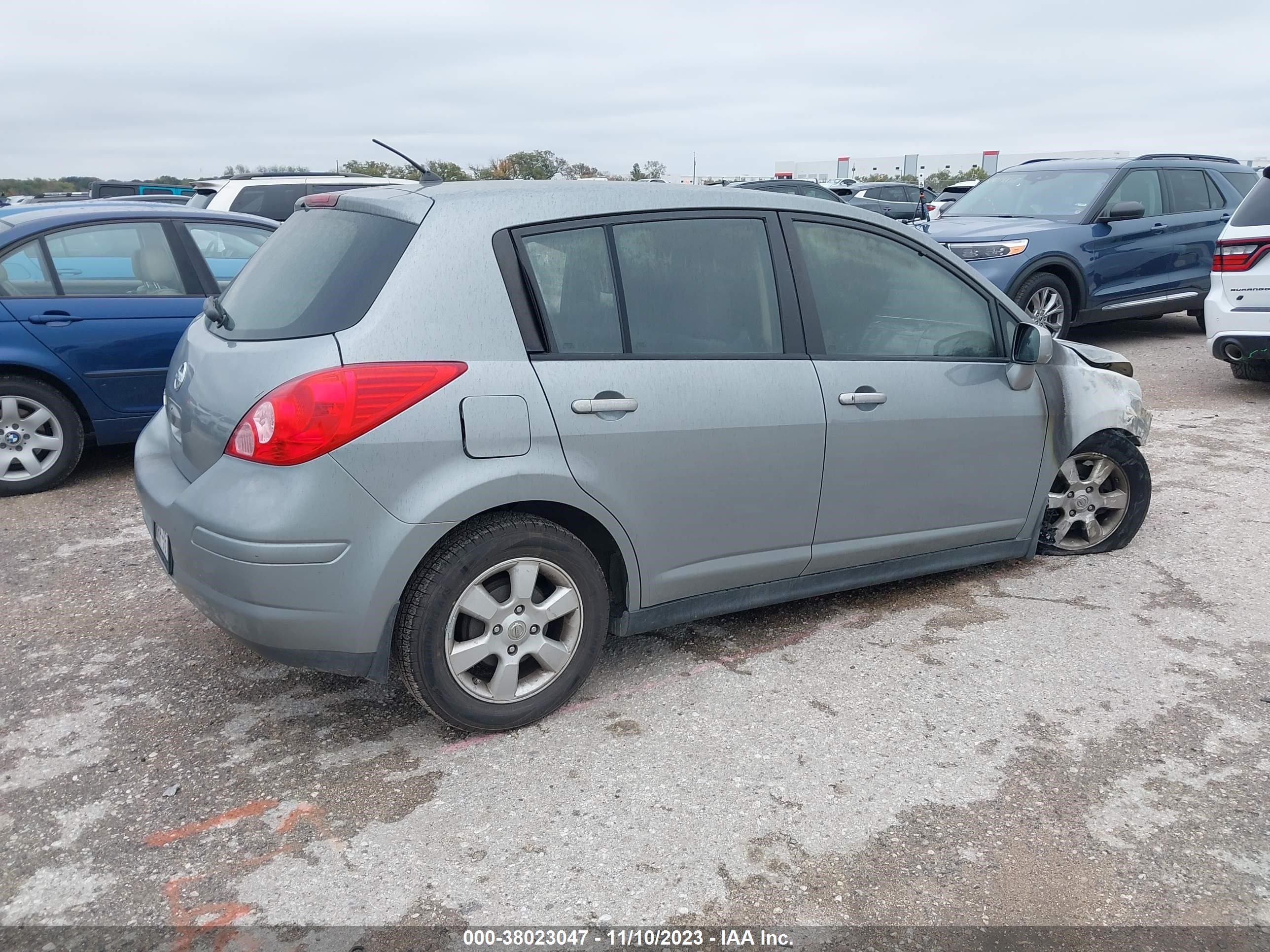 Photo 3 VIN: 3N1BC13E17L362044 - NISSAN VERSA 