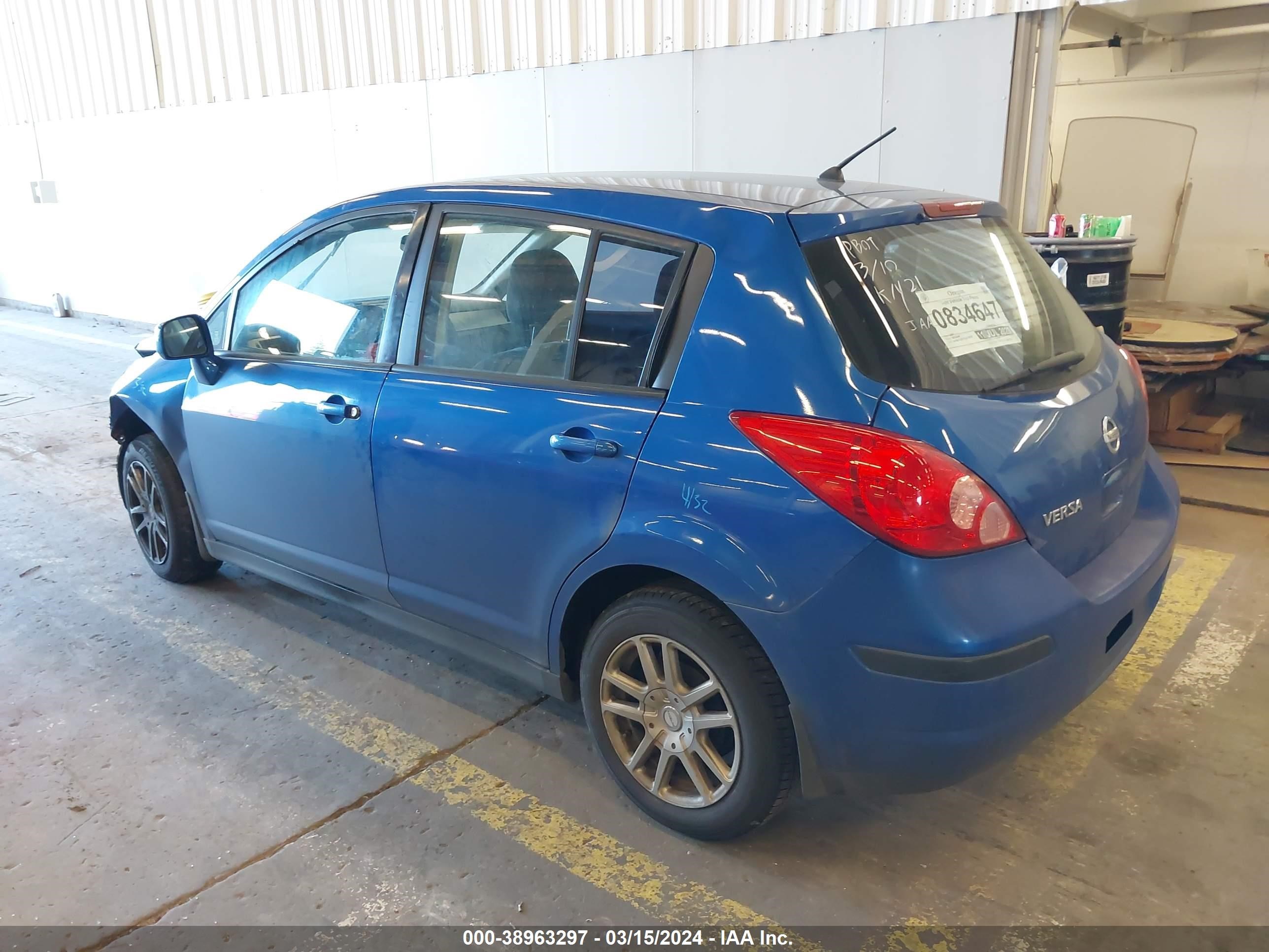 Photo 2 VIN: 3N1BC13E17L374078 - NISSAN VERSA 