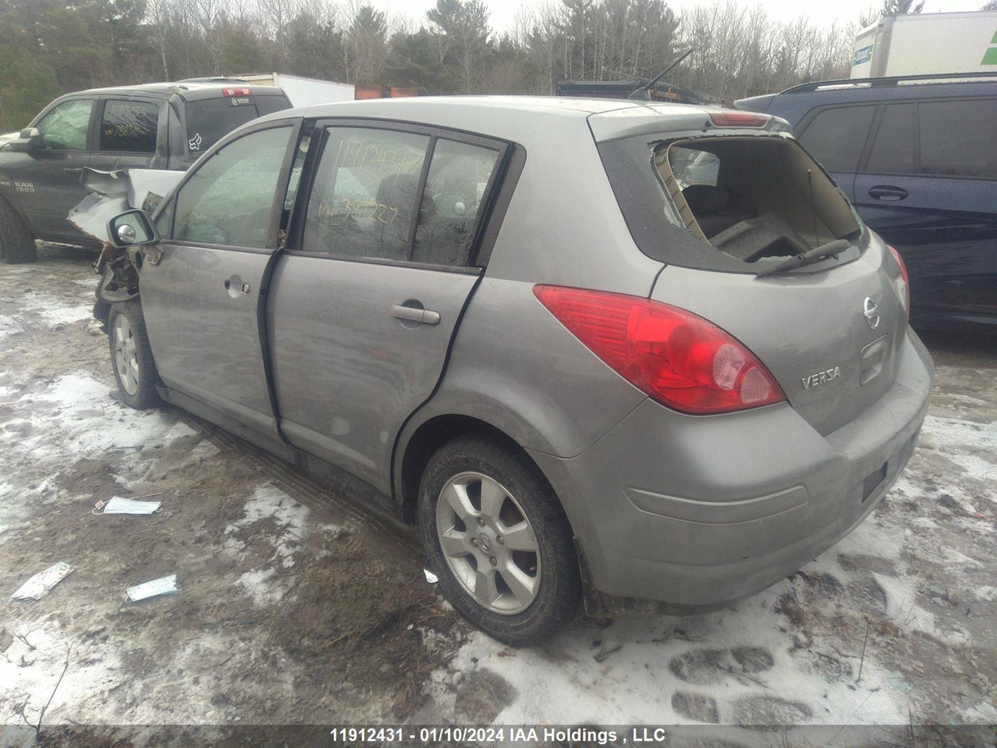 Photo 2 VIN: 3N1BC13E17L389227 - NISSAN VERSA 