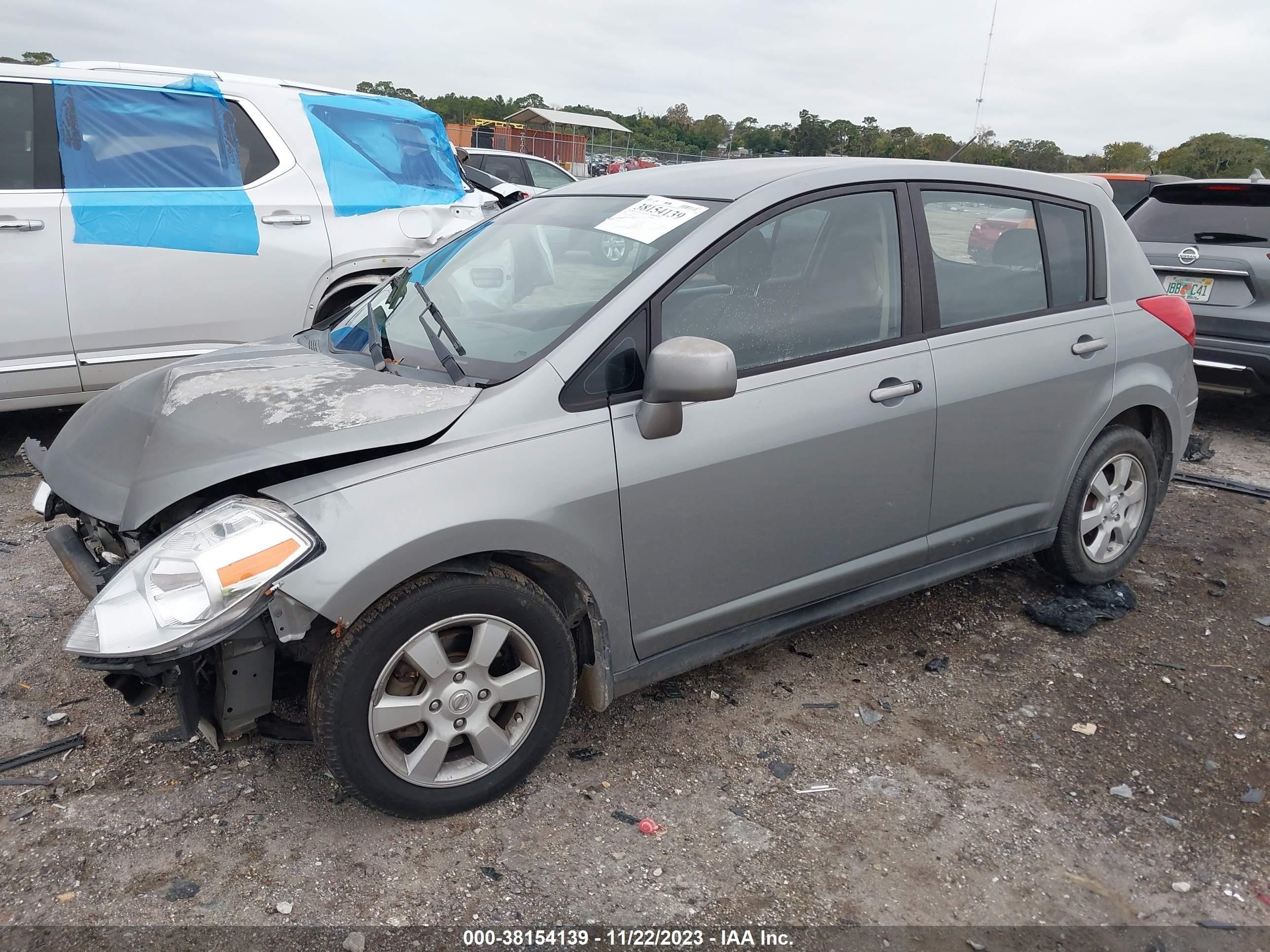 Photo 1 VIN: 3N1BC13E18L404746 - NISSAN VERSA 