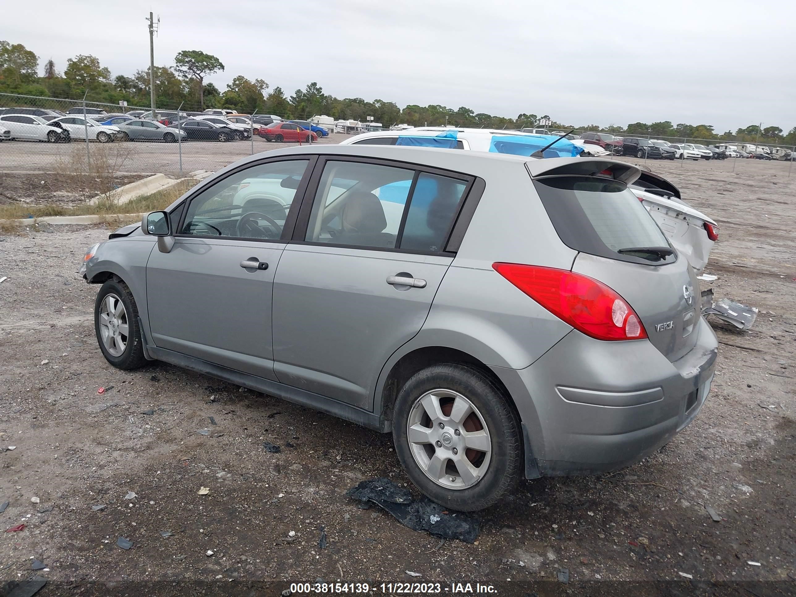 Photo 2 VIN: 3N1BC13E18L404746 - NISSAN VERSA 