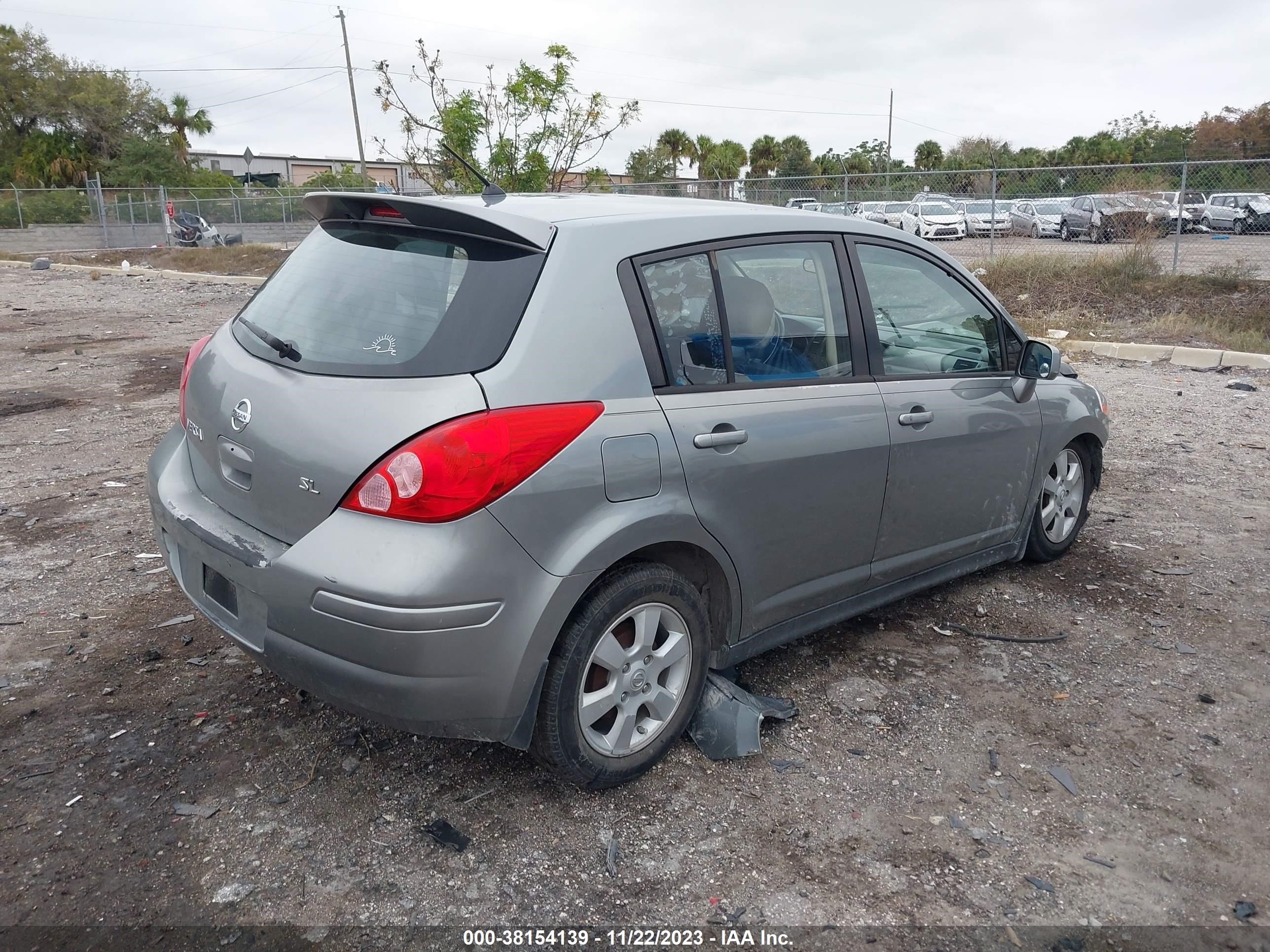 Photo 3 VIN: 3N1BC13E18L404746 - NISSAN VERSA 