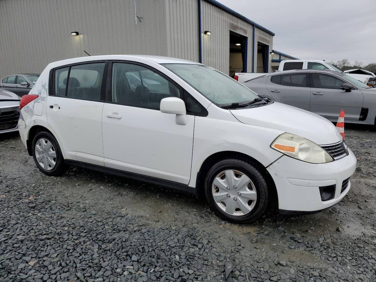 Photo 3 VIN: 3N1BC13E18L407601 - NISSAN VERSA 