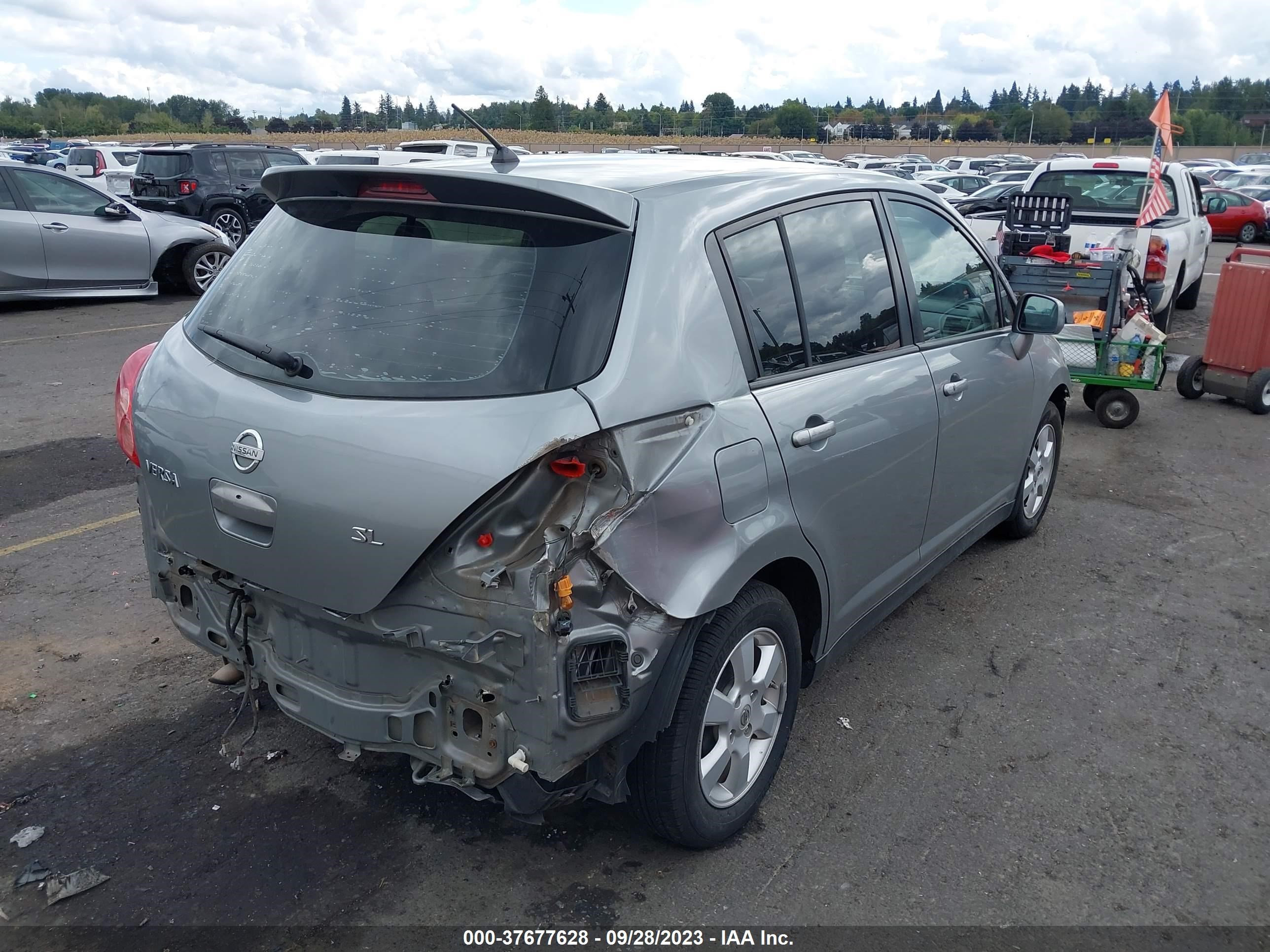 Photo 3 VIN: 3N1BC13E19L411455 - NISSAN VERSA 