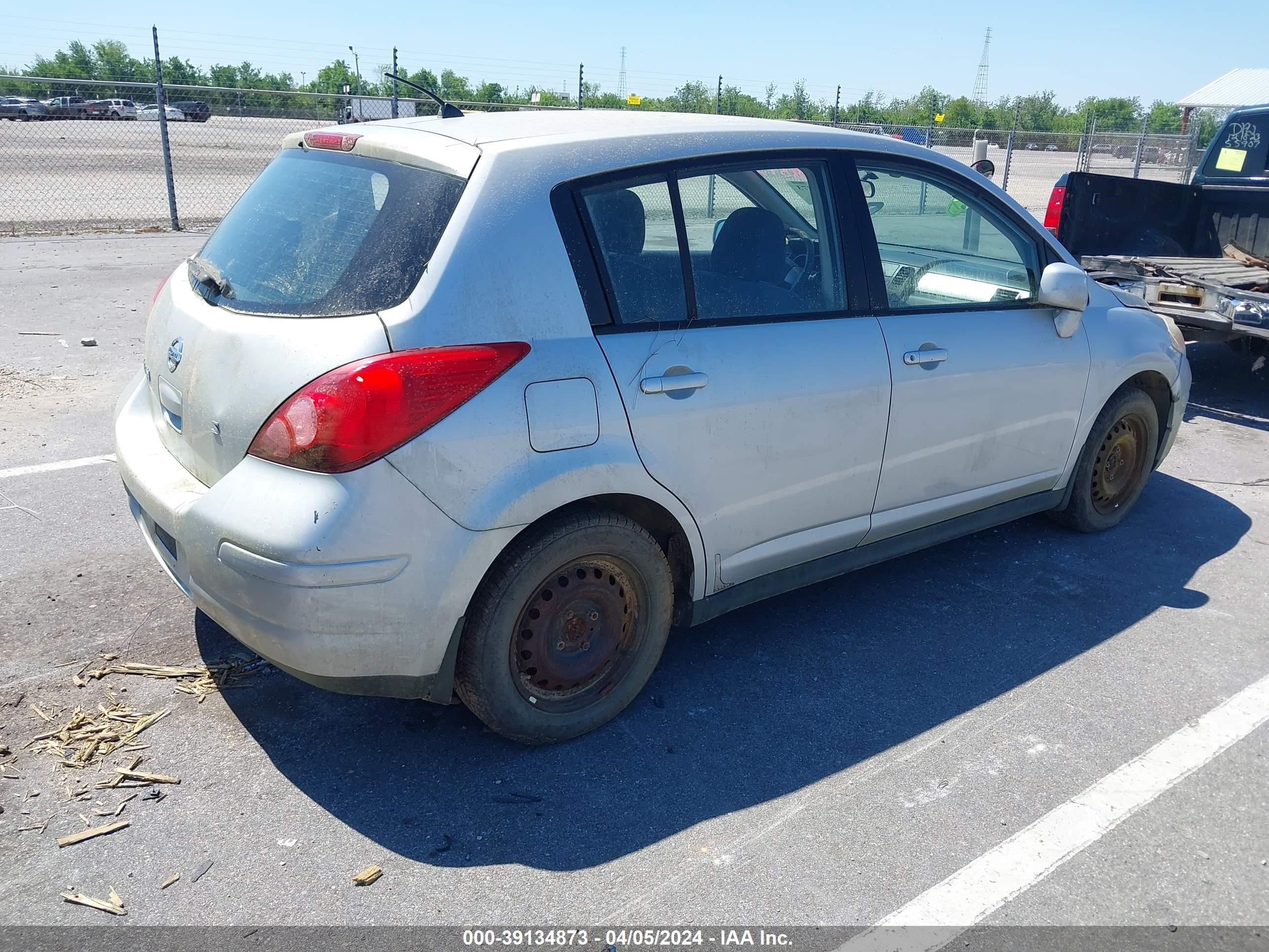 Photo 3 VIN: 3N1BC13E27L404401 - NISSAN VERSA 