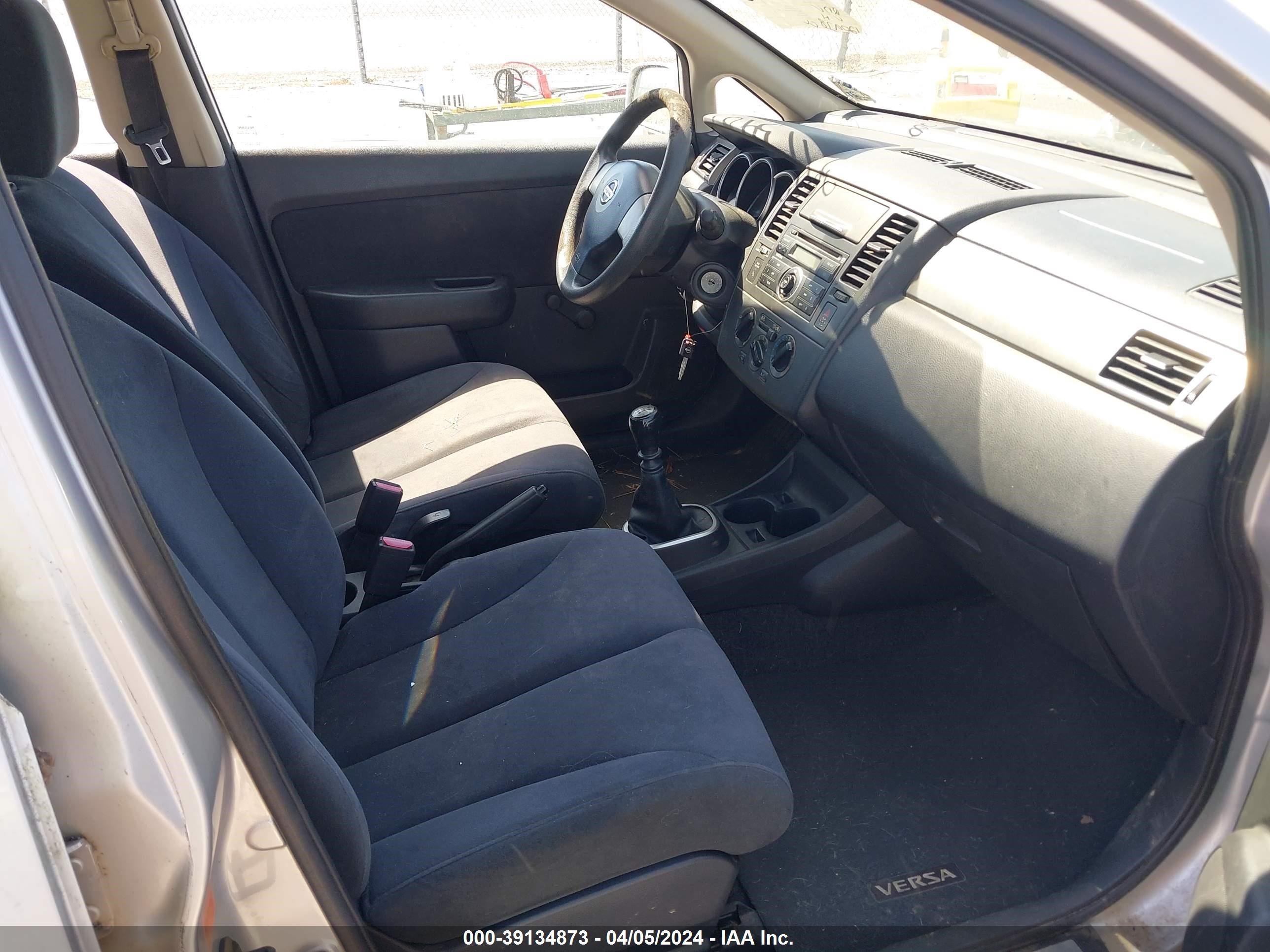 Photo 4 VIN: 3N1BC13E27L404401 - NISSAN VERSA 