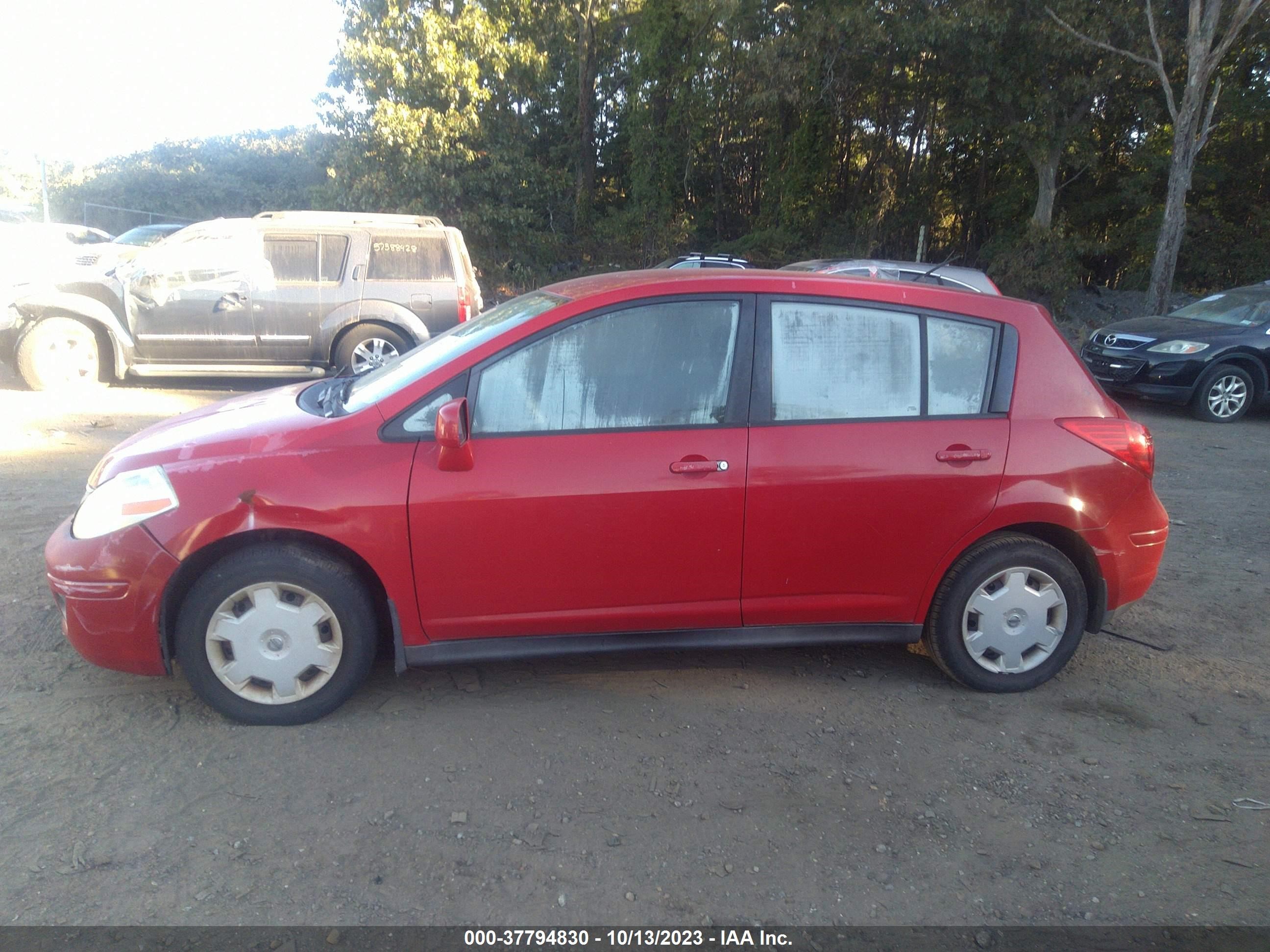 Photo 13 VIN: 3N1BC13E28L370283 - NISSAN VERSA 