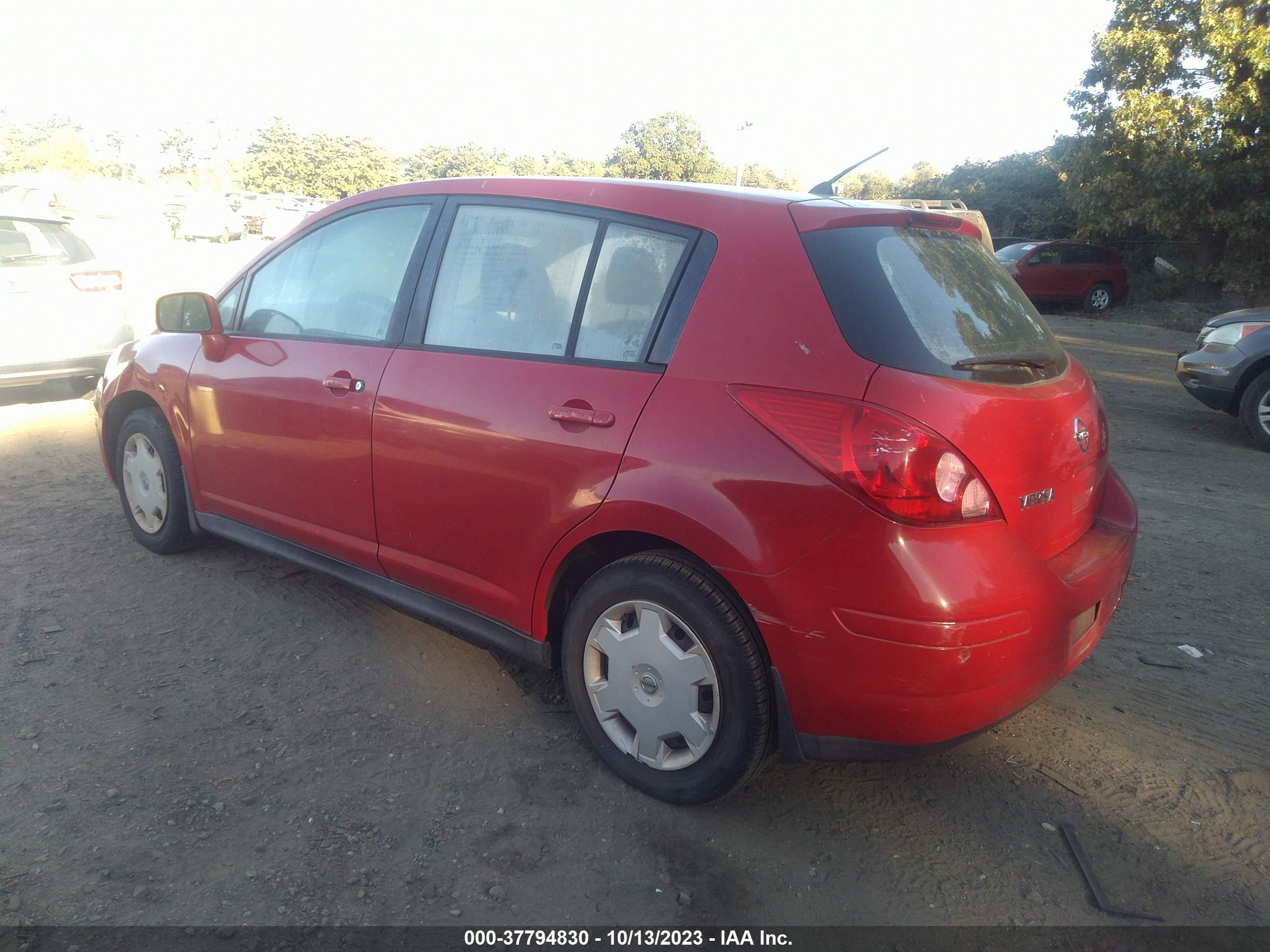 Photo 2 VIN: 3N1BC13E28L370283 - NISSAN VERSA 